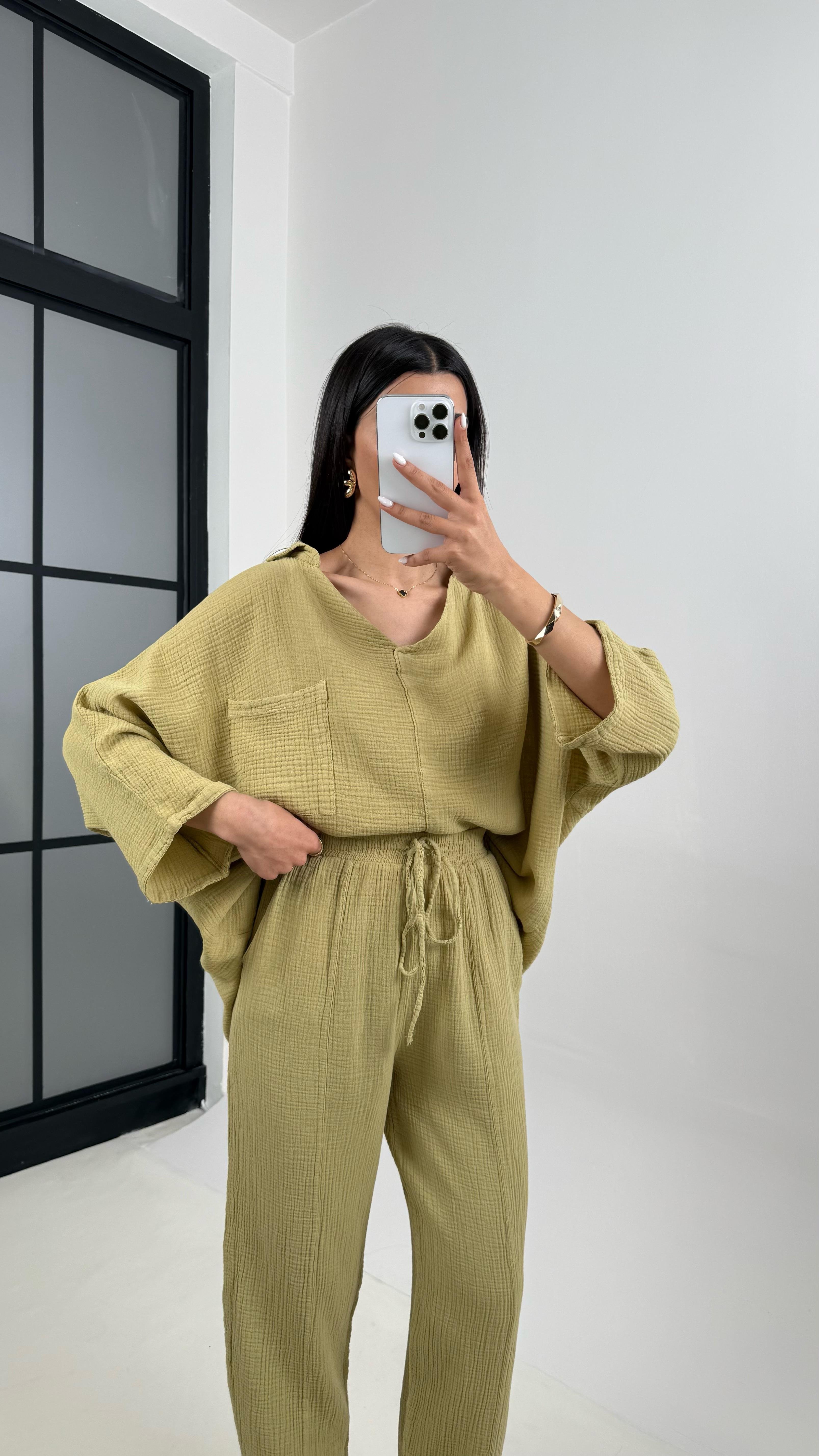 Haki V Yaka Cepli Gömlek Beli Lastikli Pantolon İkili Müslin Takım Gaus00373GausTAKIMGU1001873