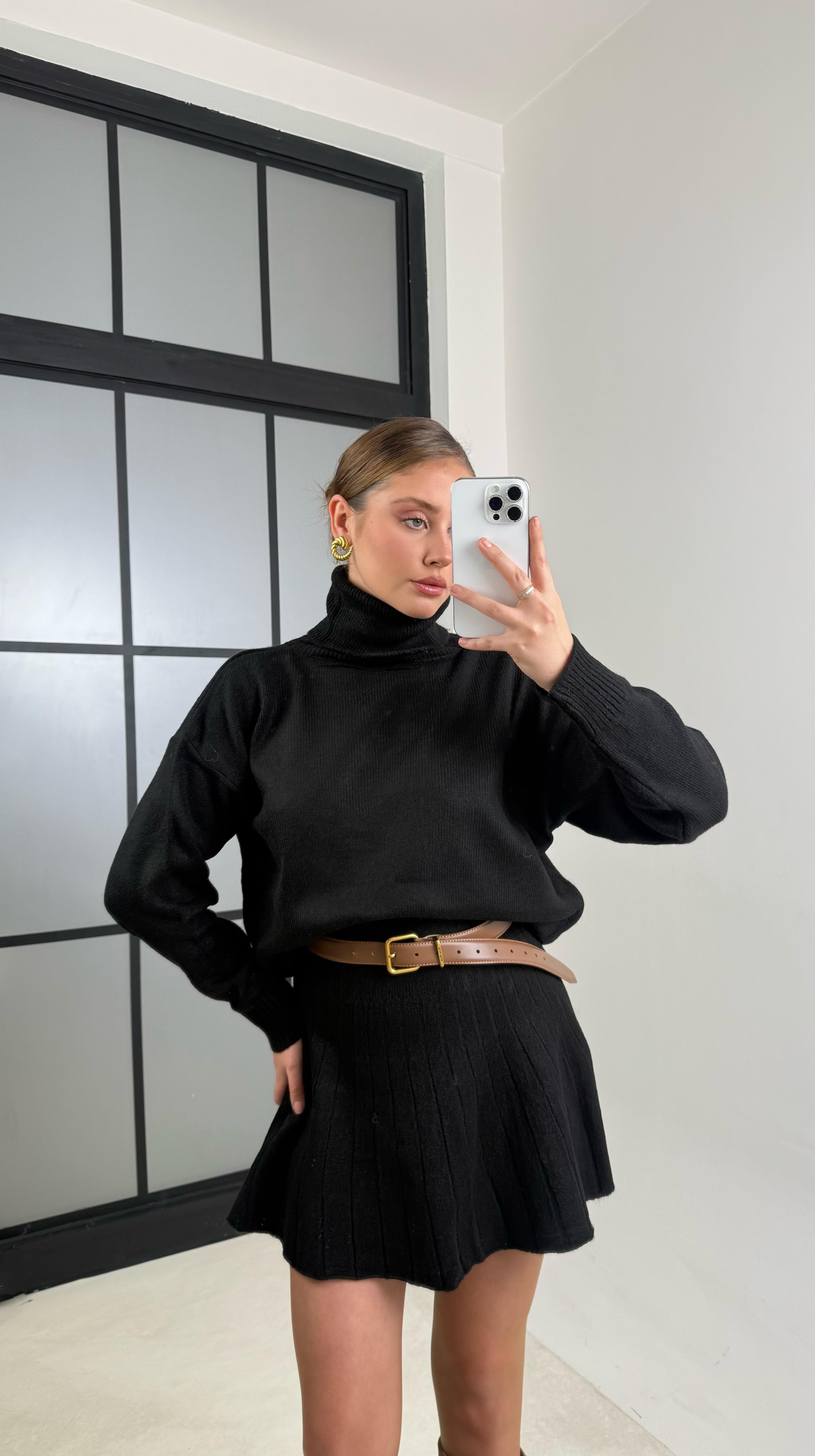 Siyah Balıkçı Yaka Kazak Pileli Etek İkili Triko Takım GAUS-00708GAUSTAKIMGAUS-00708