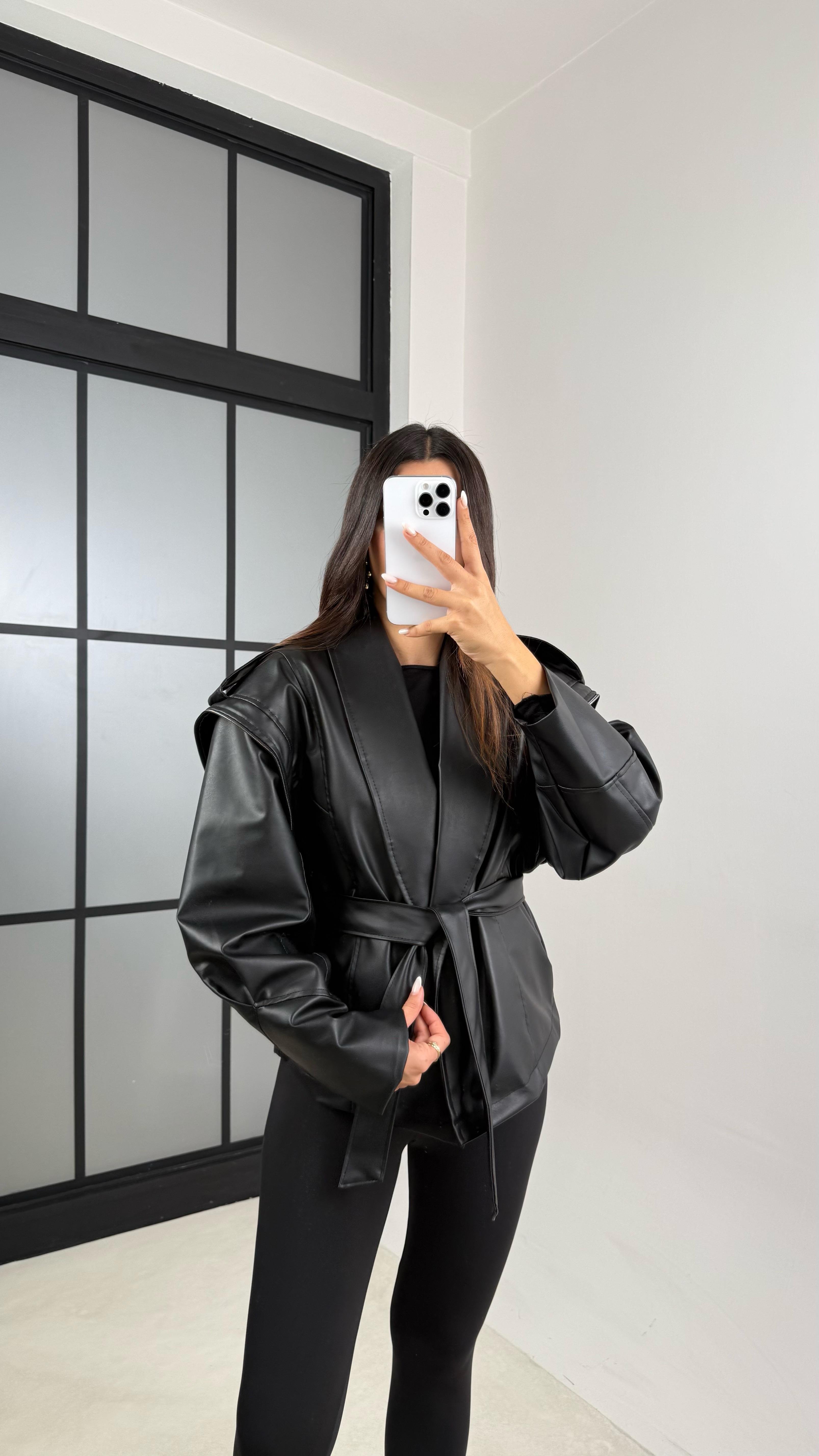 Siyah Fermuar Detaylı Astarlı Kuşaklı Tasarım Deri Ceket GAUS-00599GAUS السترات  GAUS-00599