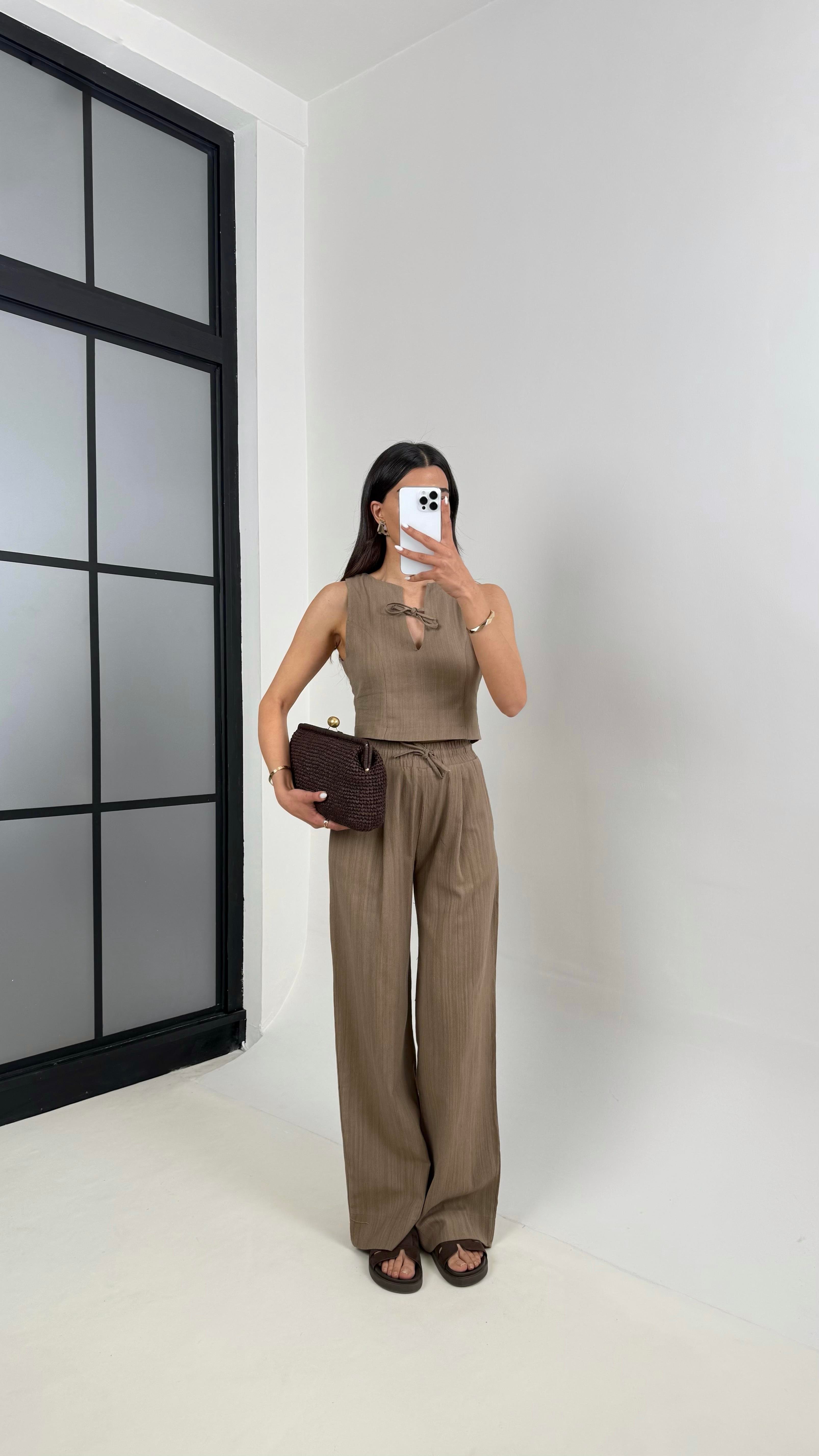 Kahve Yaka Bağlama Detaylı Üst Beli Lastikli Cepli Pantolon ZR Muadil Keten Takım Gaus00398GausTAKIMGU1001934