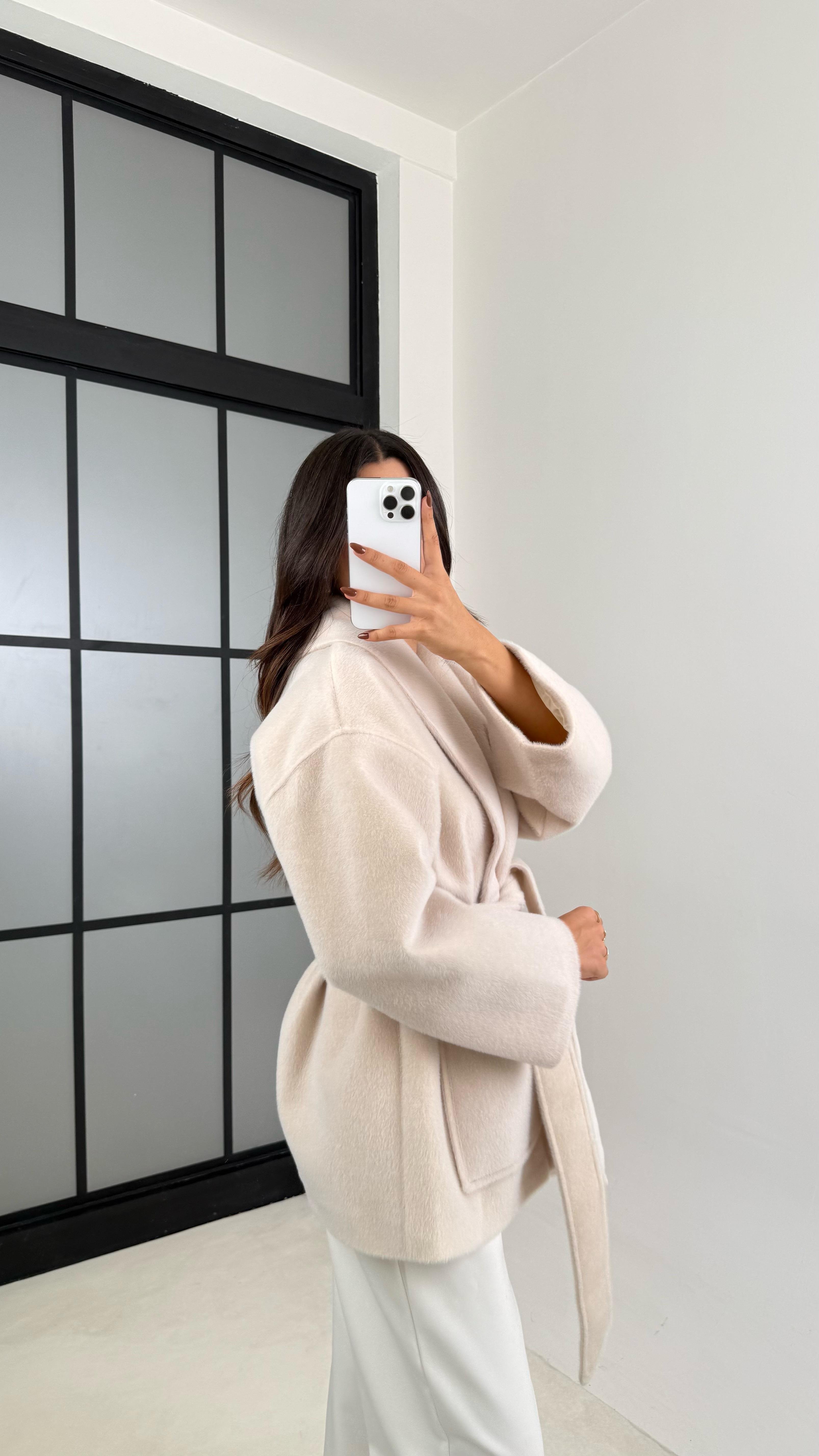 Ekru Kuşaklı Astarlı Peluş Kaban GAUS-00183GAUS السترات  GAUS-00183