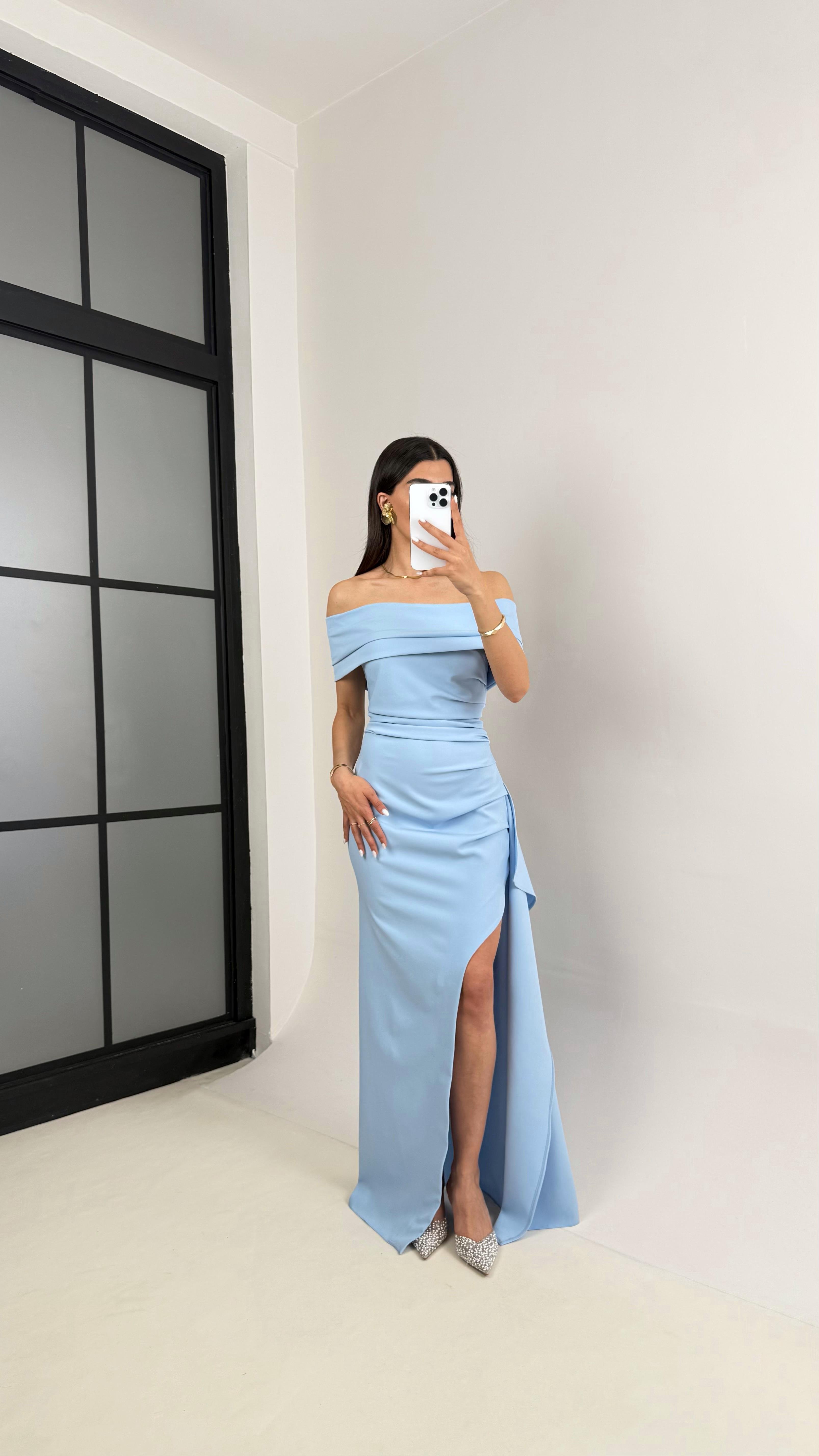 Mavi Madonna Yaka Yırtmaçlı İthal Kumaş Elbise Gaus00436GausELBİSEGU1002012