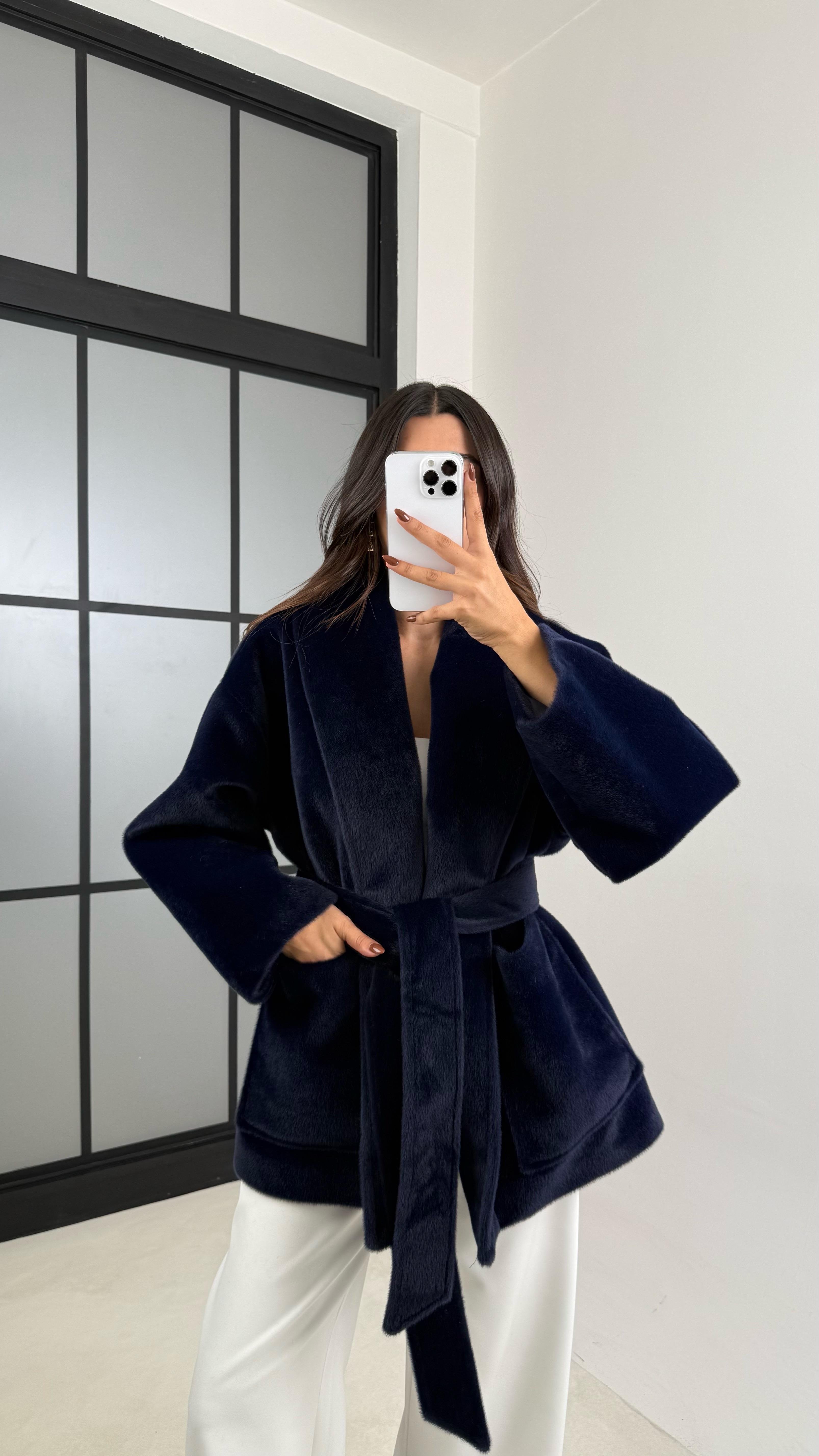 Lacivert Kuşaklı Astarlı Peluş Kaban GAUS-00183GAUS السترات  GAUS-00183