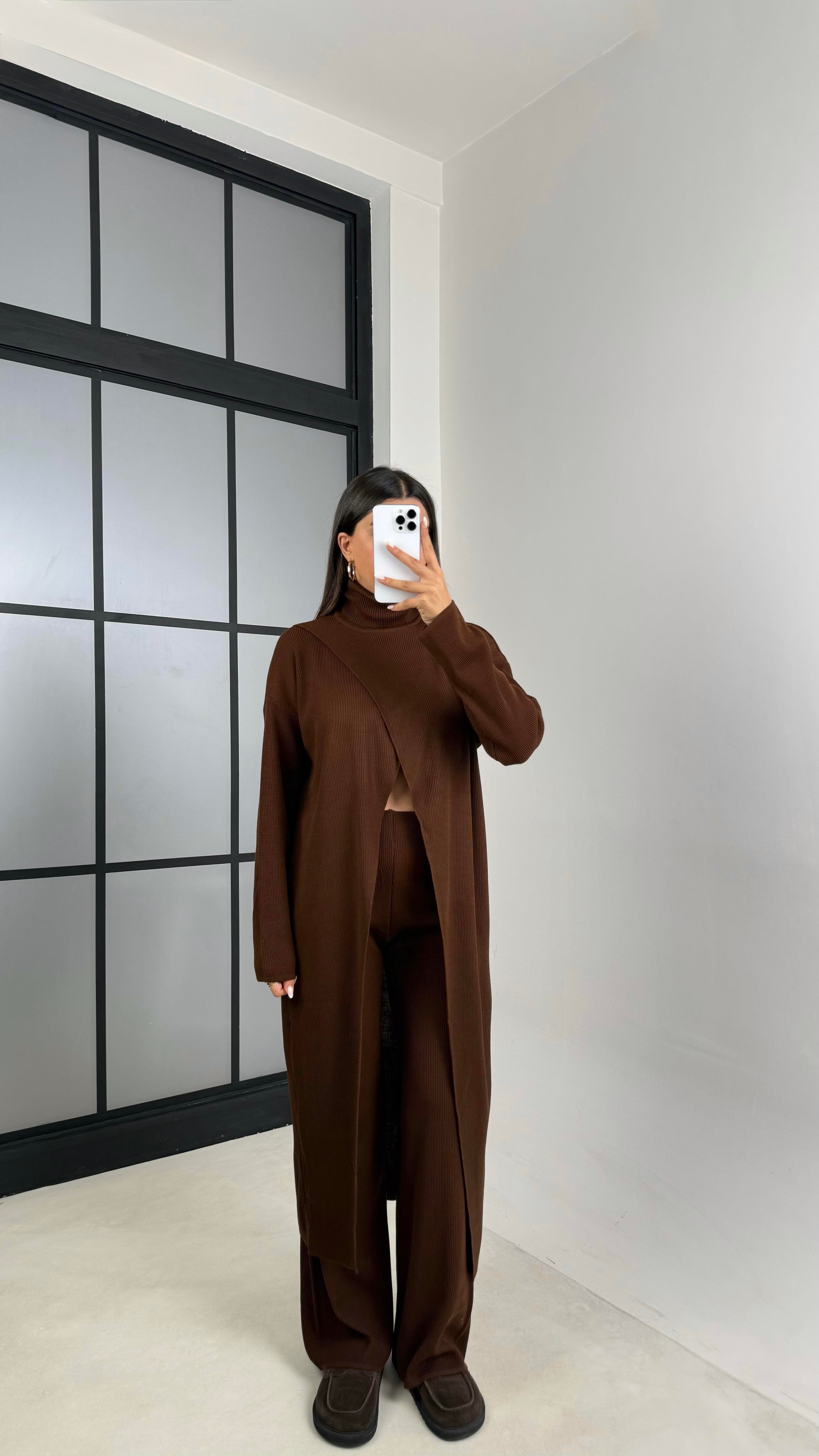 Kahve Balıkçı Yaka Asimetrik Kesim Kazak Beli Lastikli Pantolon İkili Triko Takım GAUS-00591GAUSTAKIMGAUS-00591