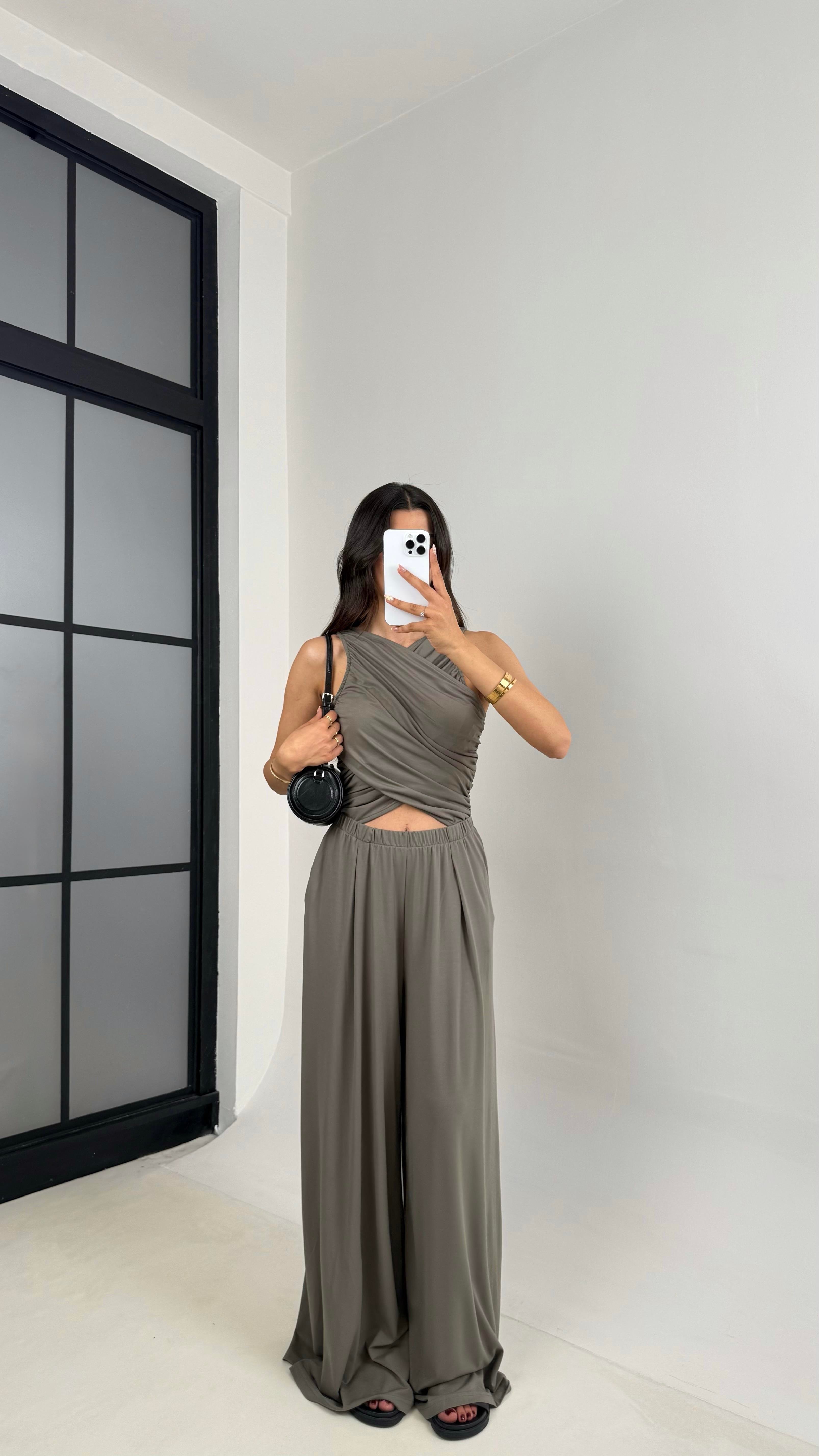 Haki Oys Muadil Dekolteli Beli Lastikli Cepli Modal Kumaş Tulum Gaus00648Gaus الأوفرول GU1002507