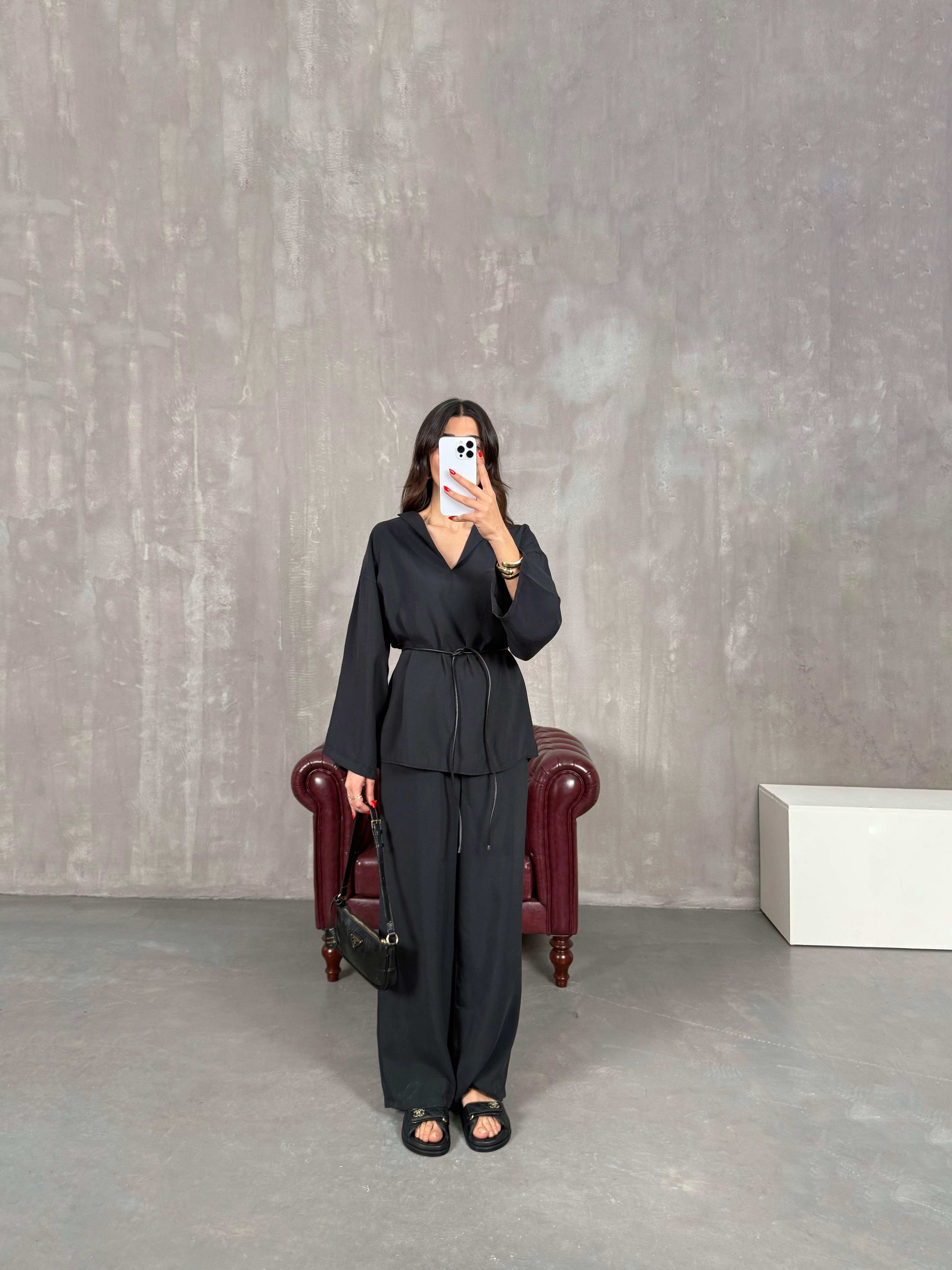 Siyah V Yaka Deri Kuşaklı Tensel Takım Gaus00205GausTAKIMGU1001484