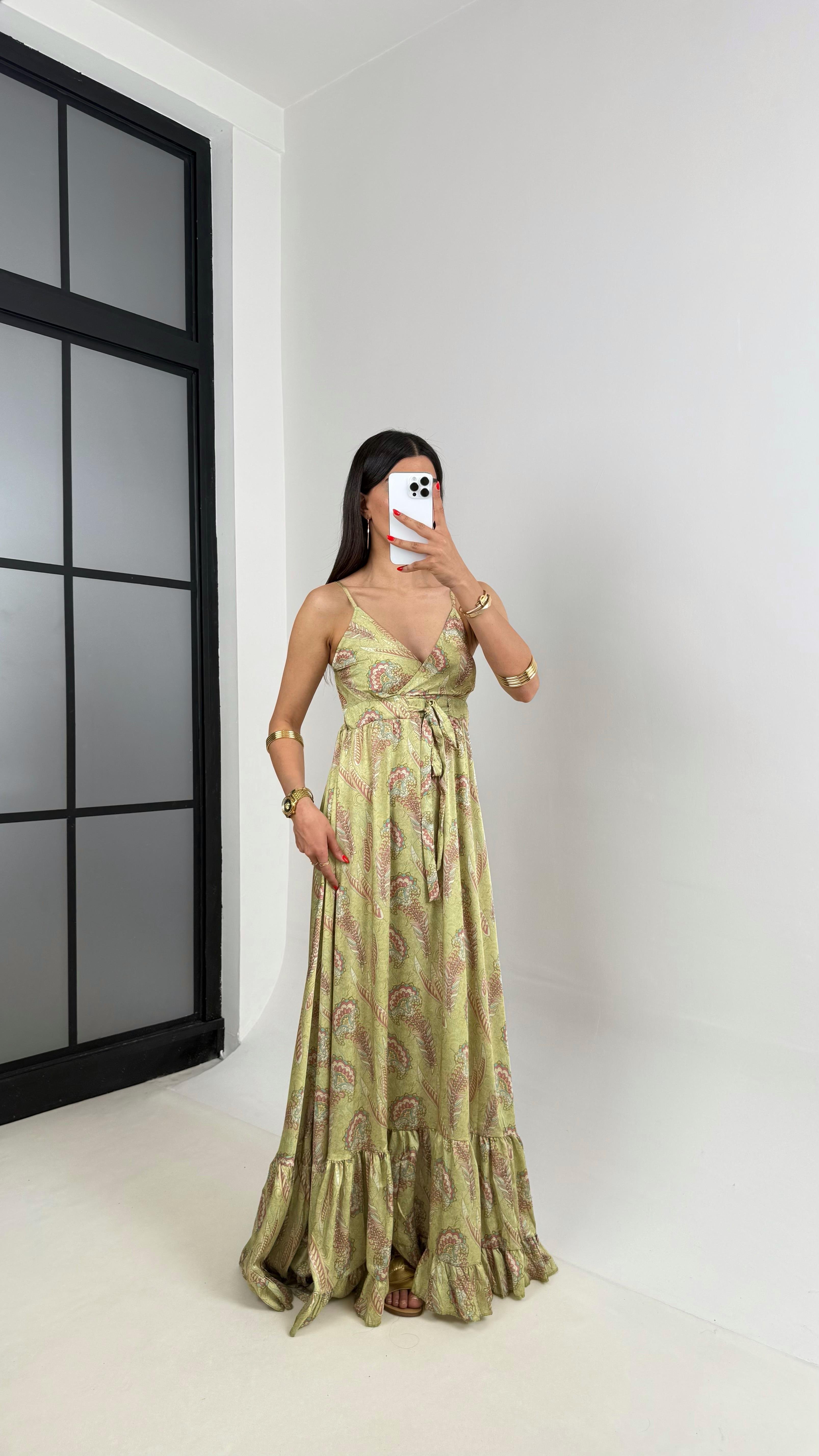 Yeşil Etnik Desenli Ayarlanabilir Askılı Sırt Dekolteli Yumuşak Saten Elbise Gaus00489GausELBİSEGU1002147