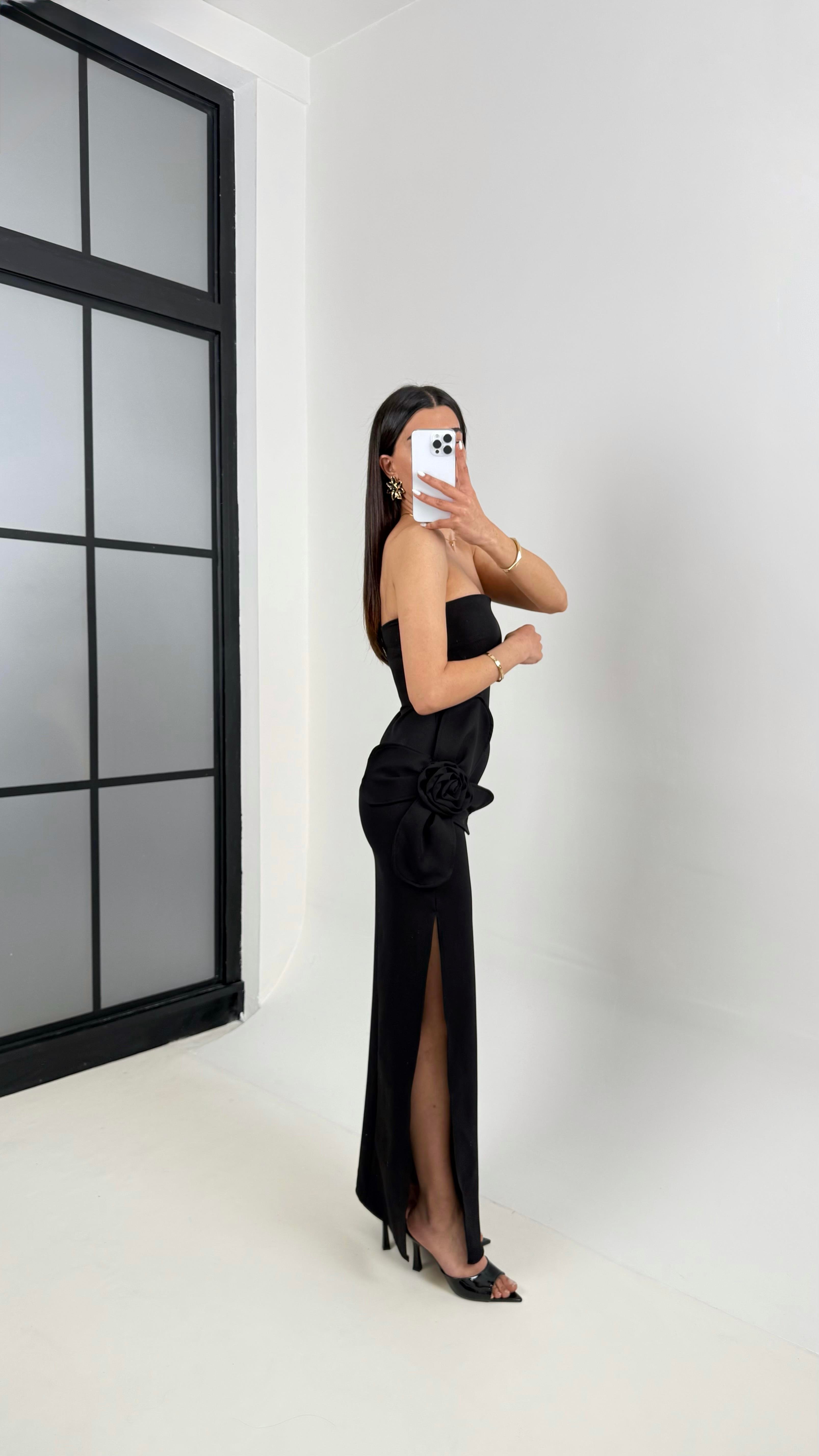 Siyah Çiçek Detaylı Yırtmaçlı Elbise Gaus00365GausELBİSEGU1001880