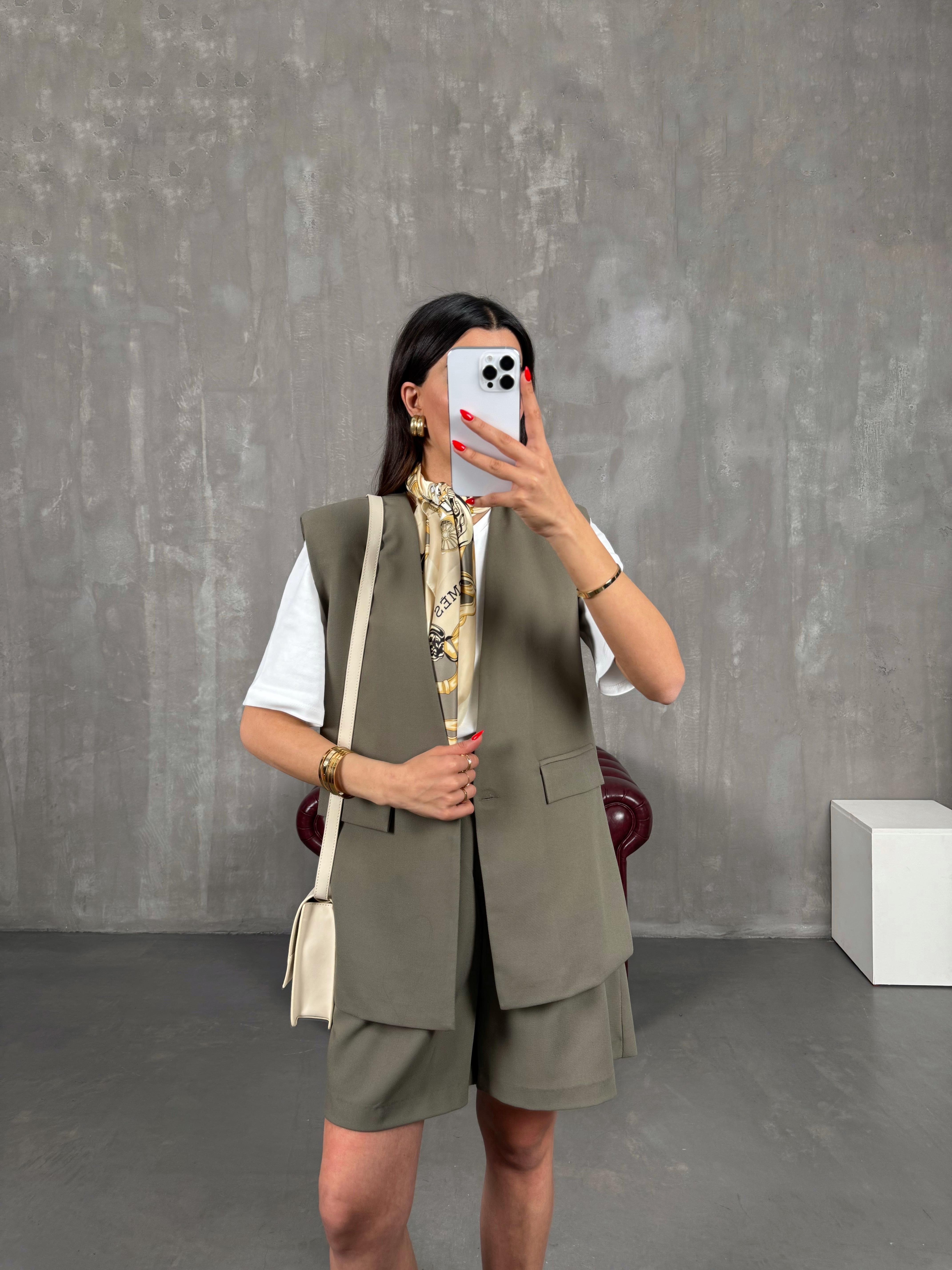 Haki Vatkalı Astarlı Yelek Şehir Boy Şort Takım Gaus00173GausTAKIMGU1001400