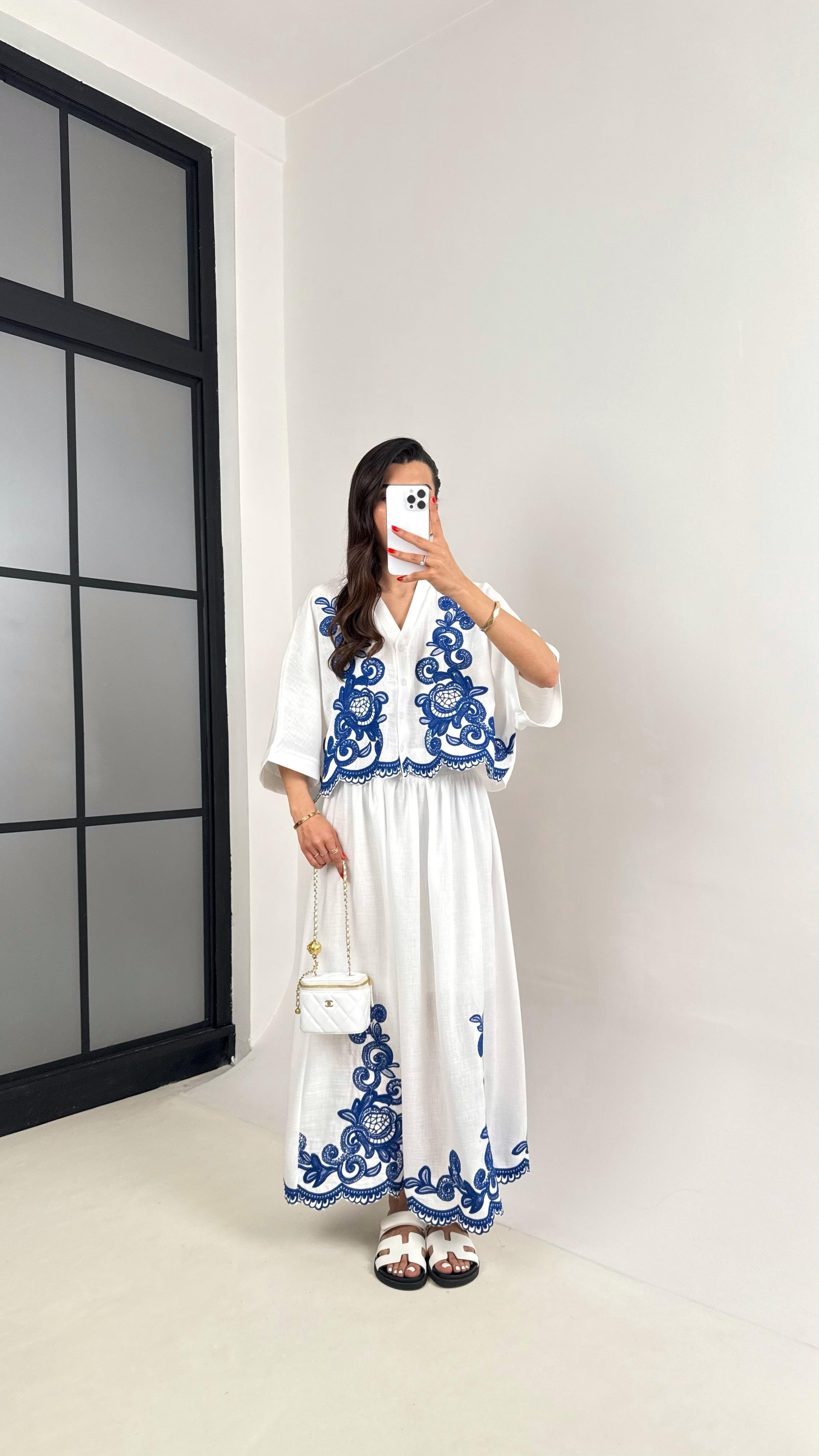 Beyaz Mavi Çiçek Nakışlı Gömlek Etek Keten Takım Gaus00455GausTAKIMGU1002062