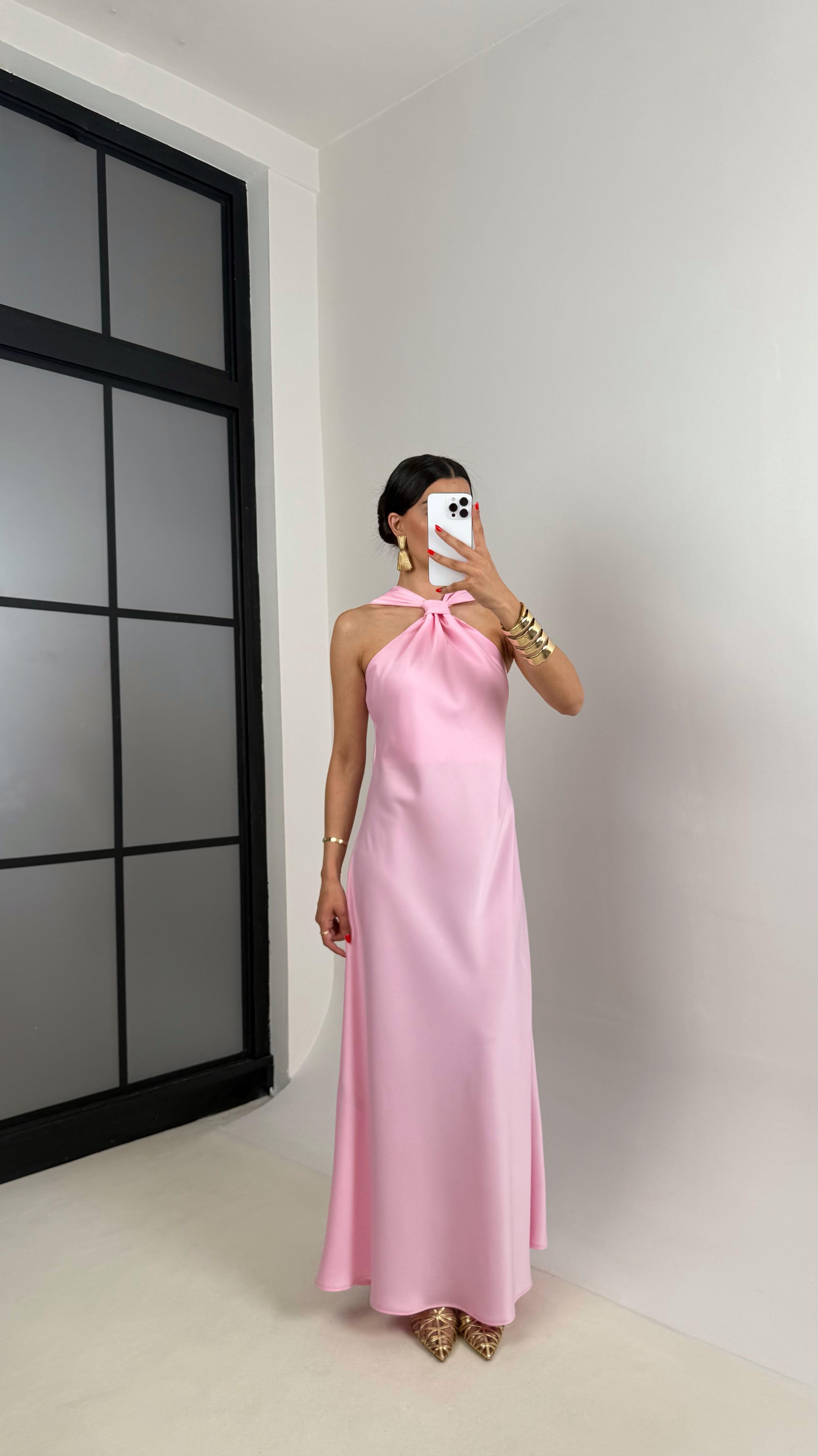 Pembe Sırt Bağlama Detaylı Saten Elbise Gaus00503GausELBİSEGU1002180