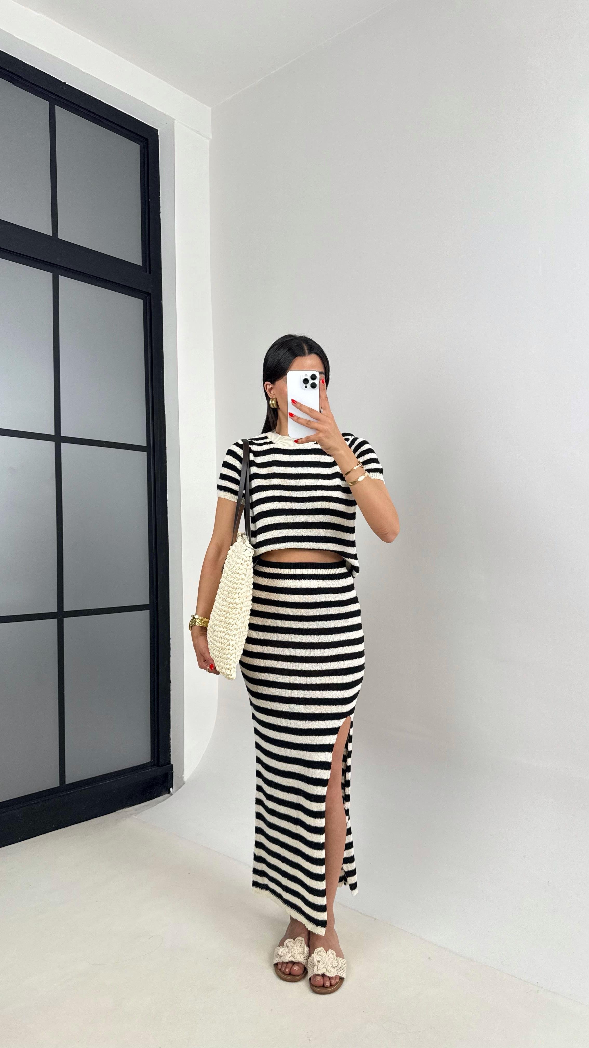 Siyah Beyaz Şeritli Bluz Yırtmaçlı Etek Triko Takım Gaus00488GausTAKIMGU1002144