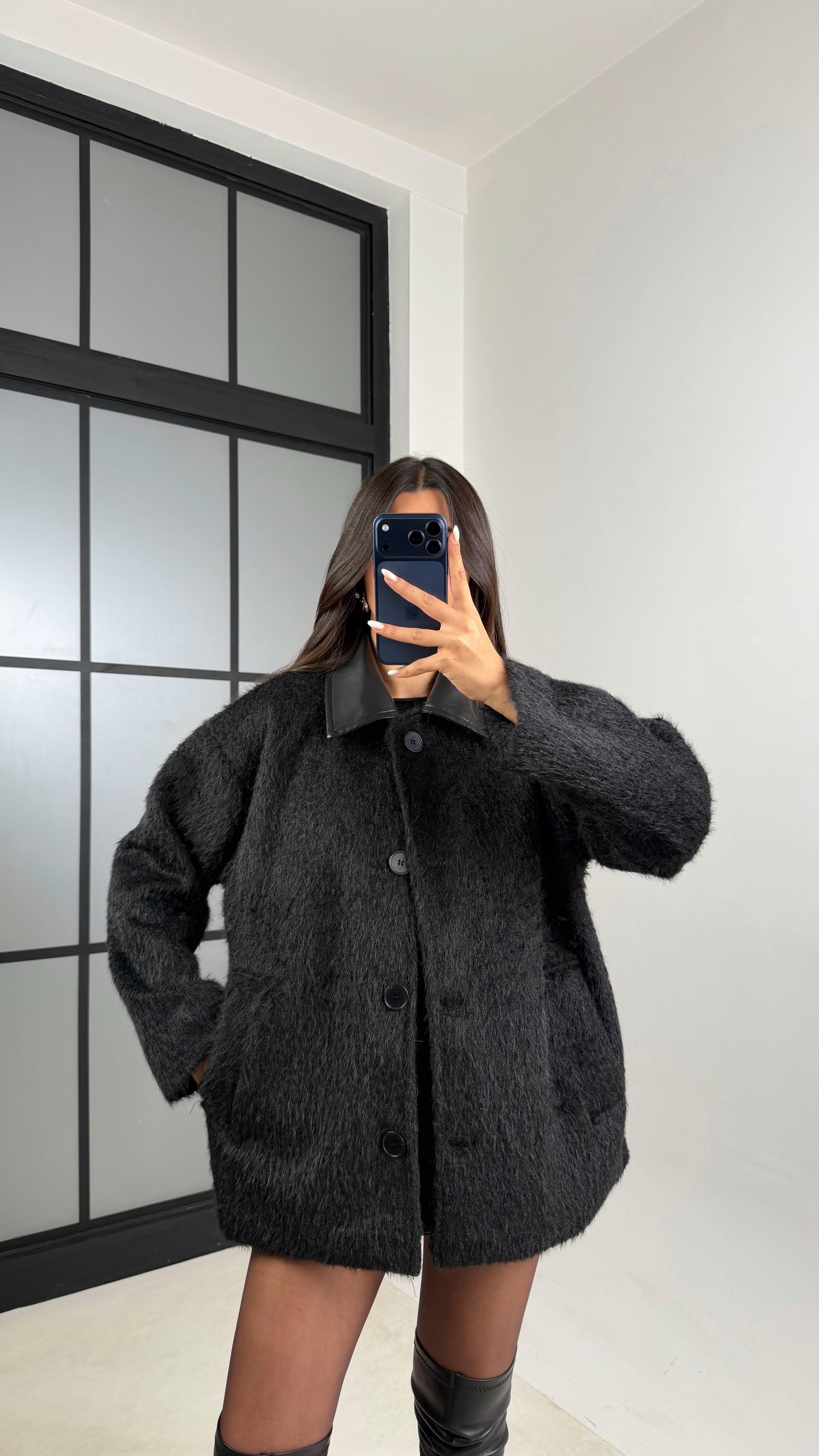 Siyah Deri Yaka Detaylı Astarlı Peluş Ceket GAUS-00595GAUS السترات  GAUS-00595