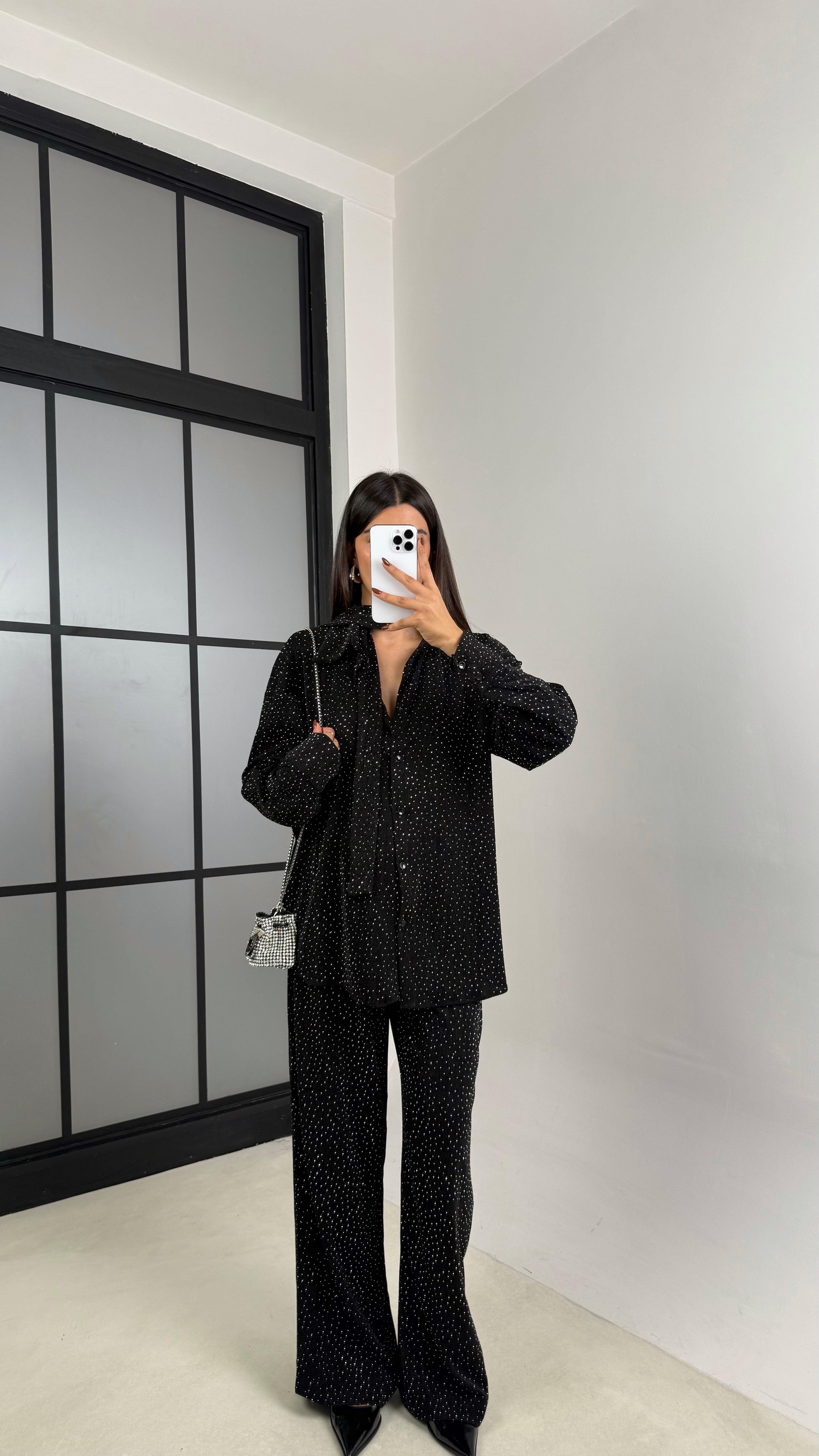 Siyah Taş Detaylı Kuşaklı Gömlek Beli Lastikli Pantolon Tasarım Takım GAUS-00165GAUSTAKIMGAUS-00165