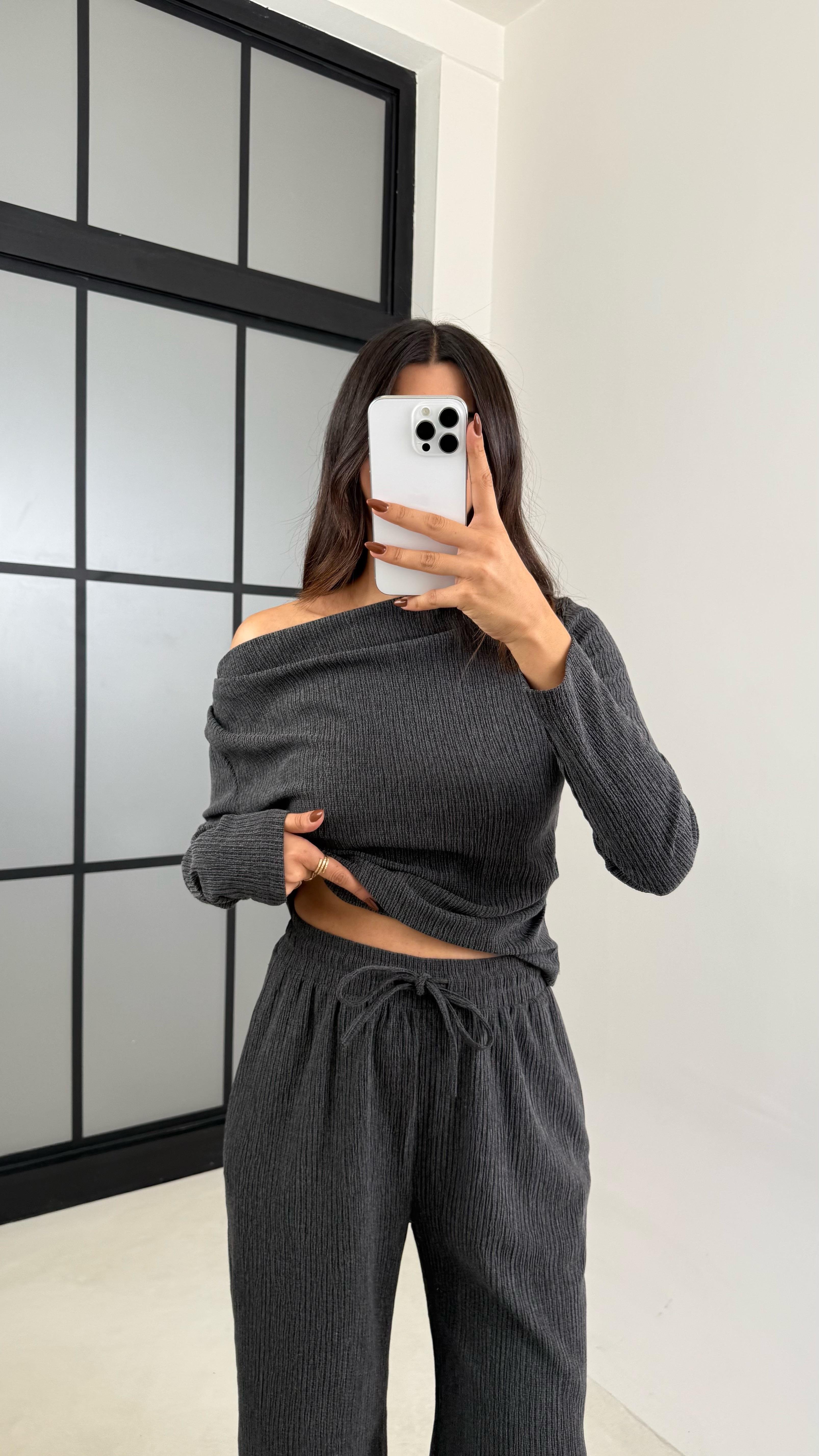 Antrasit Asimetrik Yaka Bluz Beli Lastikli Pantolon İkili Gofre Kumaş Takım GAUS-00170GAUSTAKIMGAUS-00170