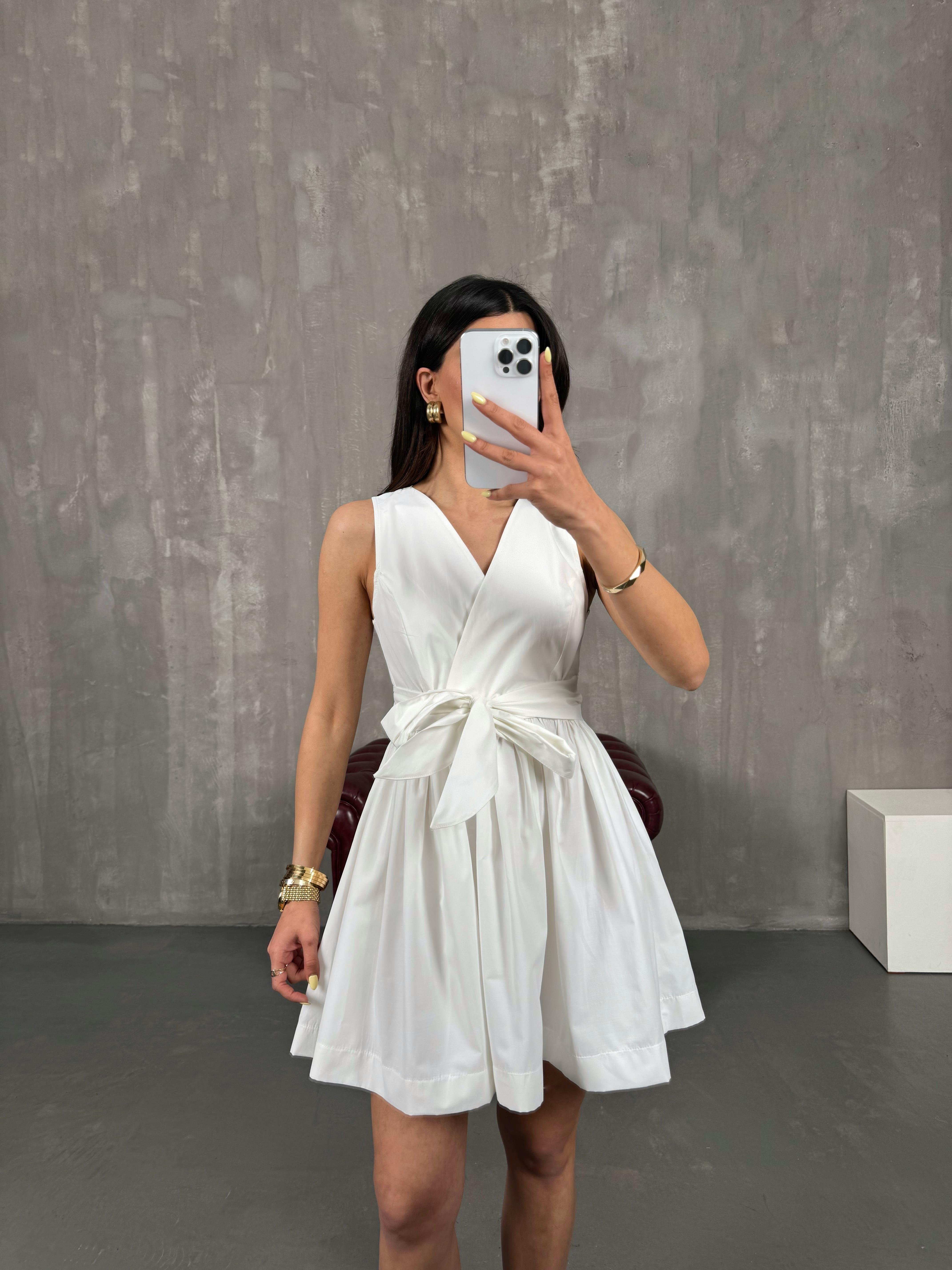 Beyaz V Yaka Kuşaklı Volanlı Elbise Gaus00137GausELBİSEGU1001313