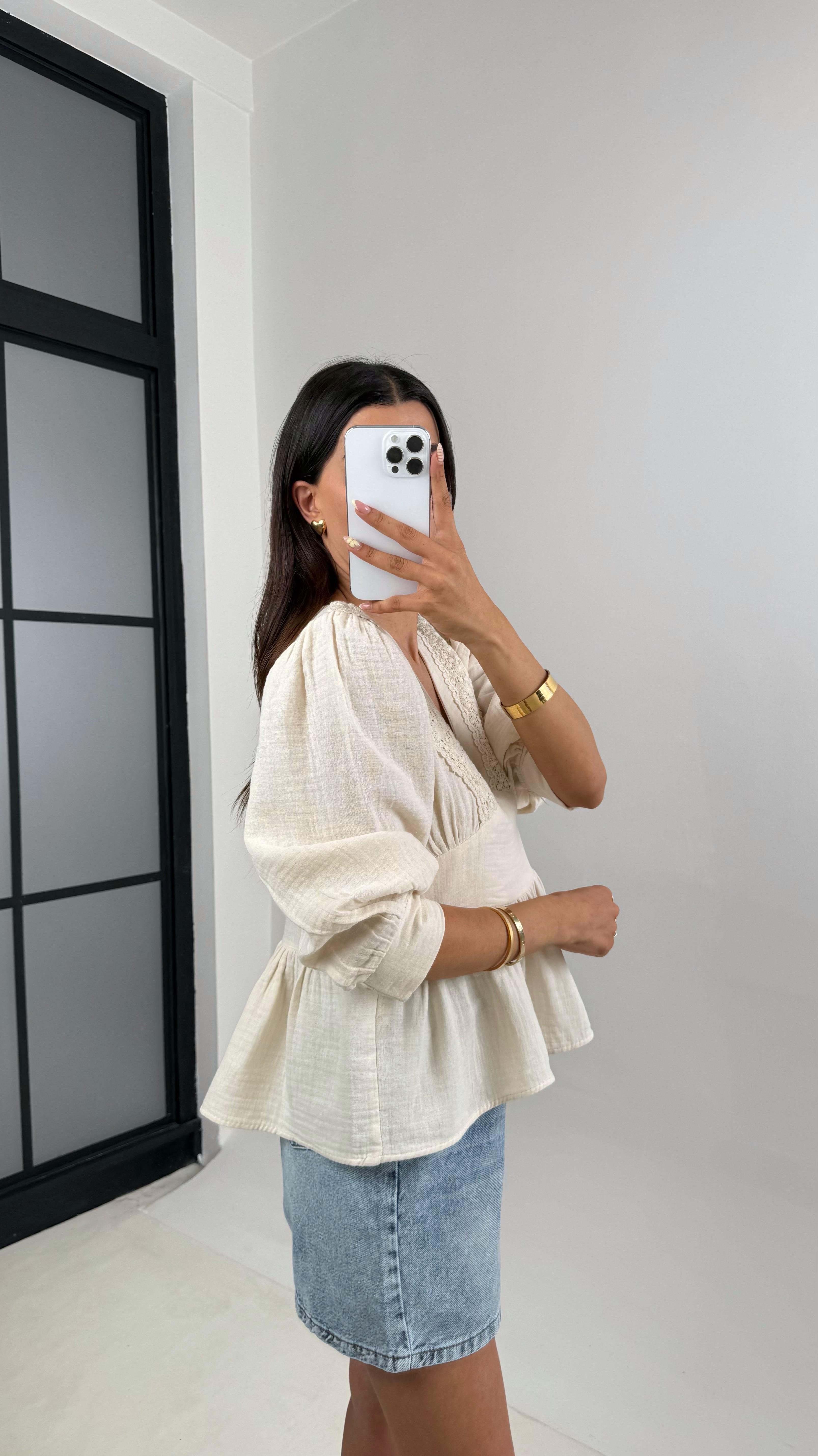 Taş V Yaka Balon Kol Yaka Dantel İşlemeli Müslin Bluz Gaus00688 Gausالبلوزات GU1002585