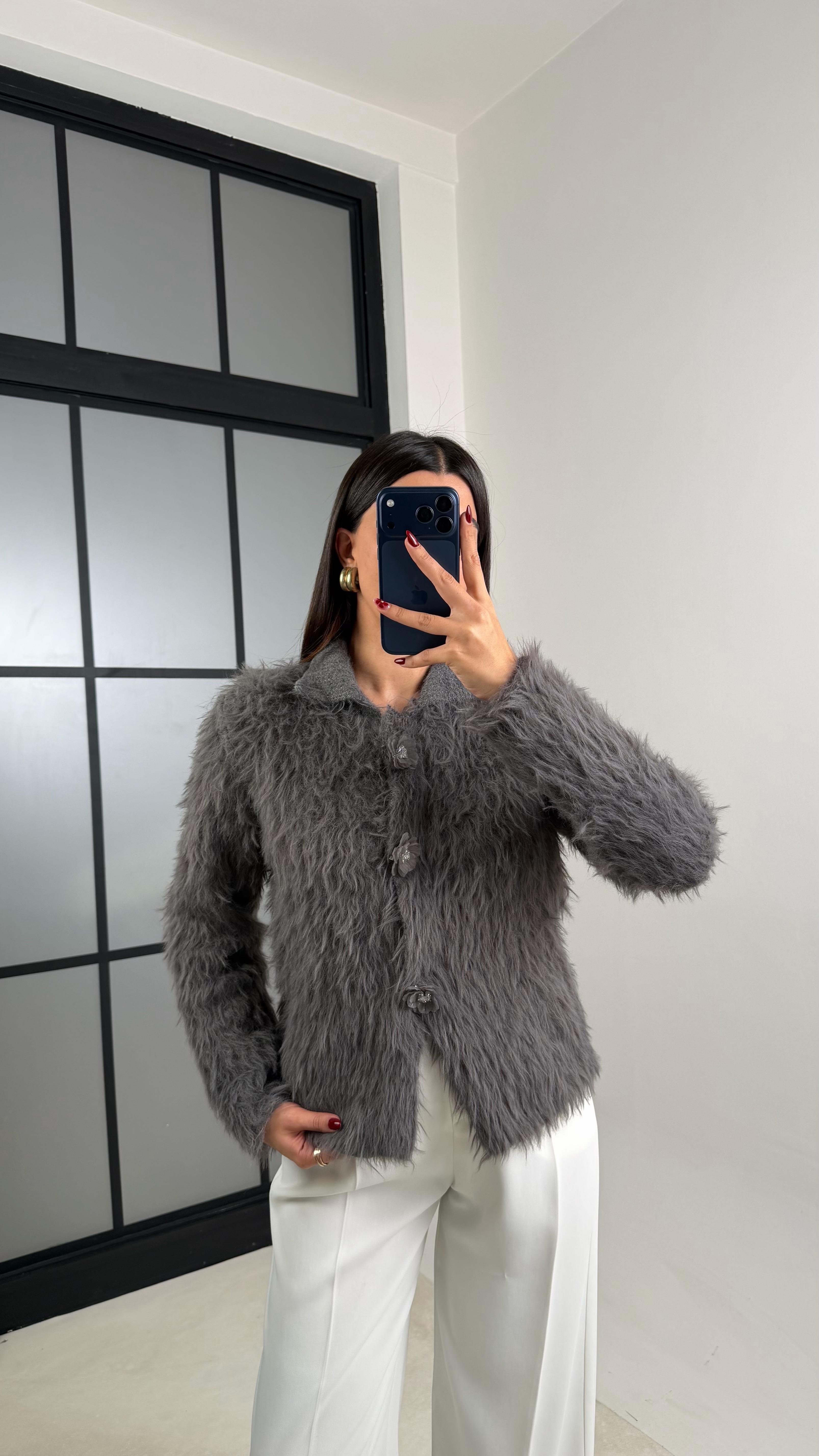 Antrasit Çiçek Düğmeli Sakallı Triko Hırka GAUS-00709GAUS الكارديغان  GAUS-00709