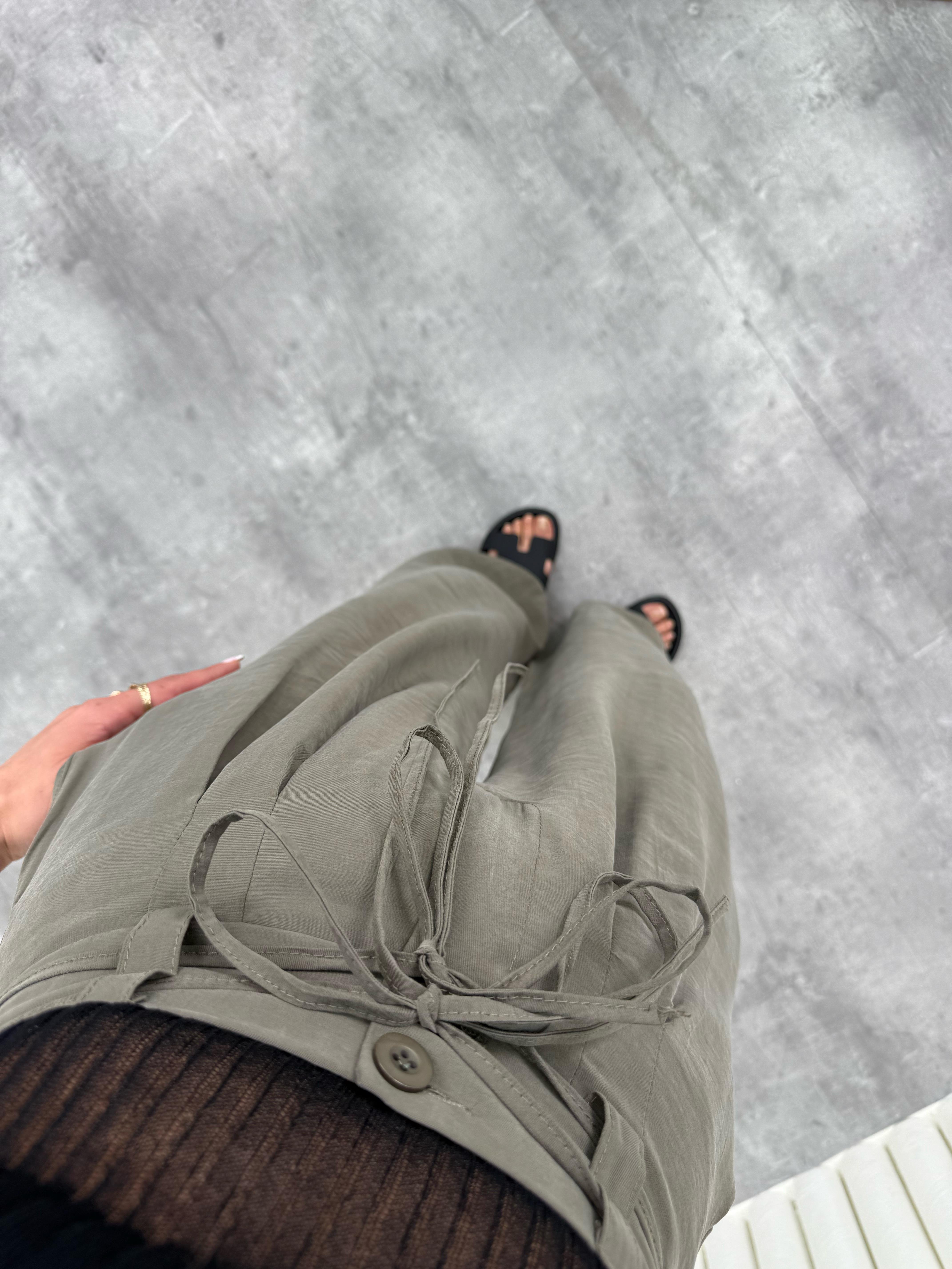 Haki Kuşaklı Tensel Kırışık Kumaş Palazzo Pantolon Gaus00302GausPANTOLONGU1001692