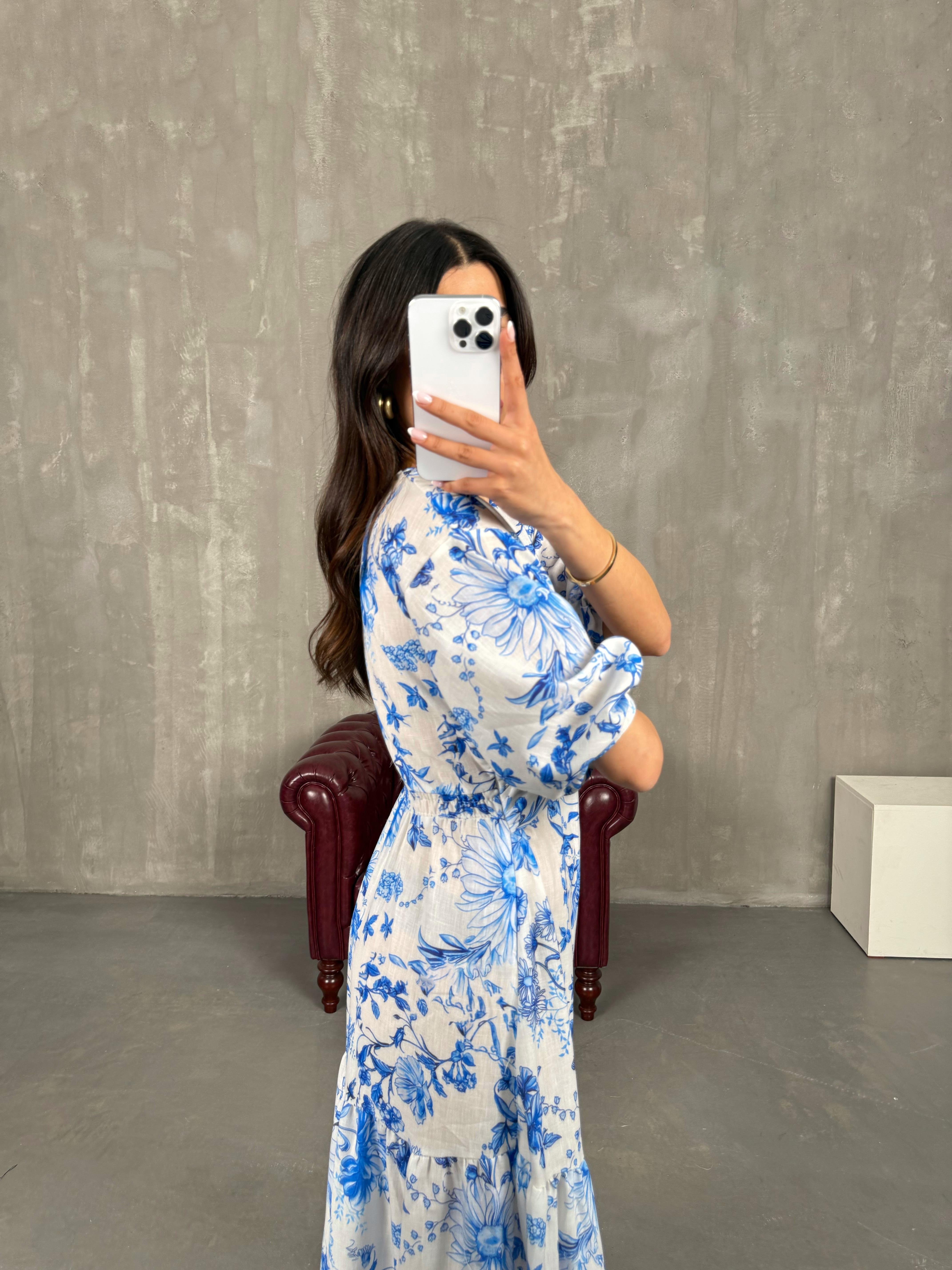 Beyaz V Yaka Mavi Çiçek Desenli Beli Lastikli Elbise Gaus00266GausELBİSEGU1001613