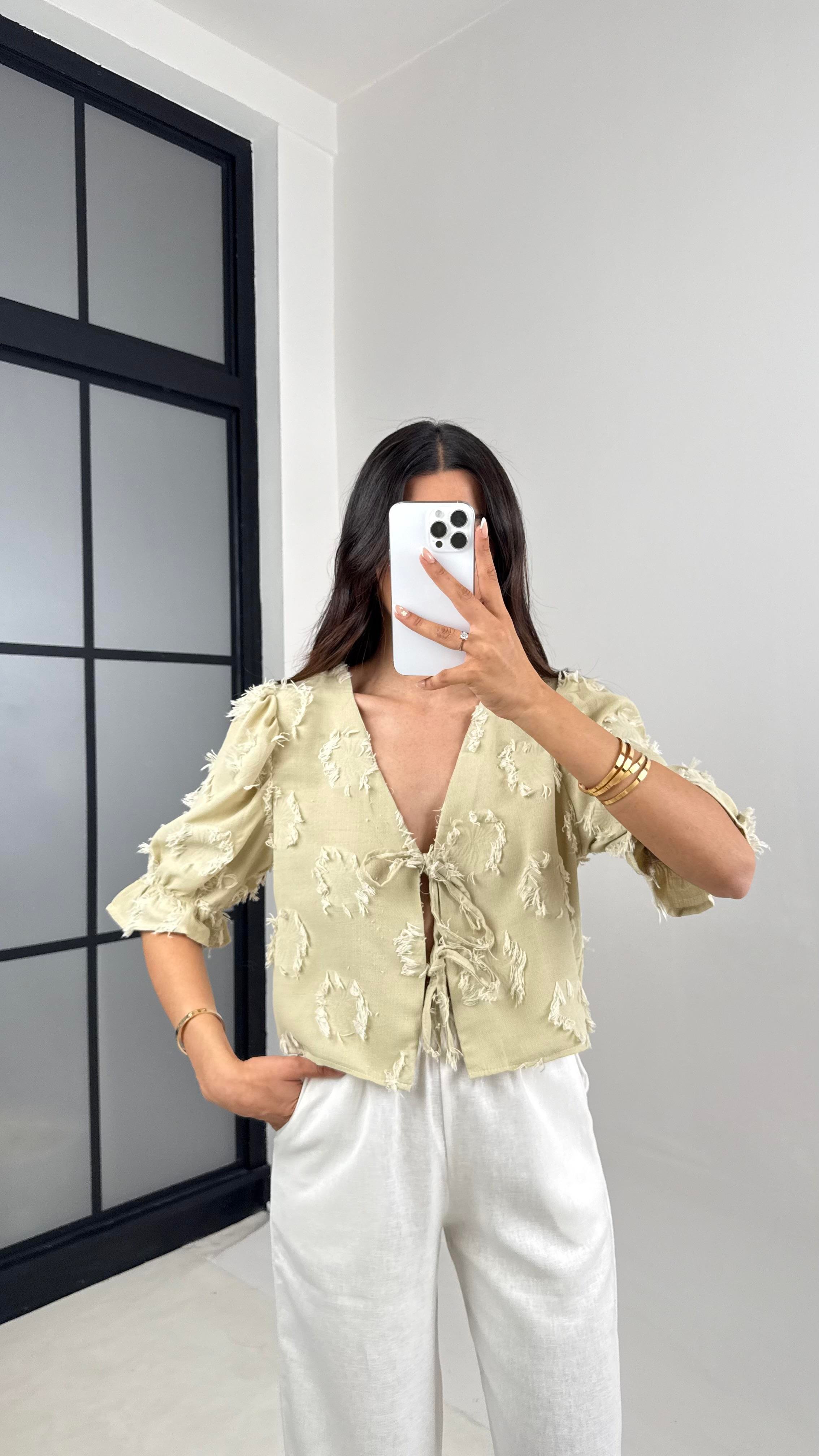 Soft Yeşil Önden Bağlamalı Balon Kol Püsküllü Keten Gömlek Gaus00624 GausGÖMLEKGU1002457