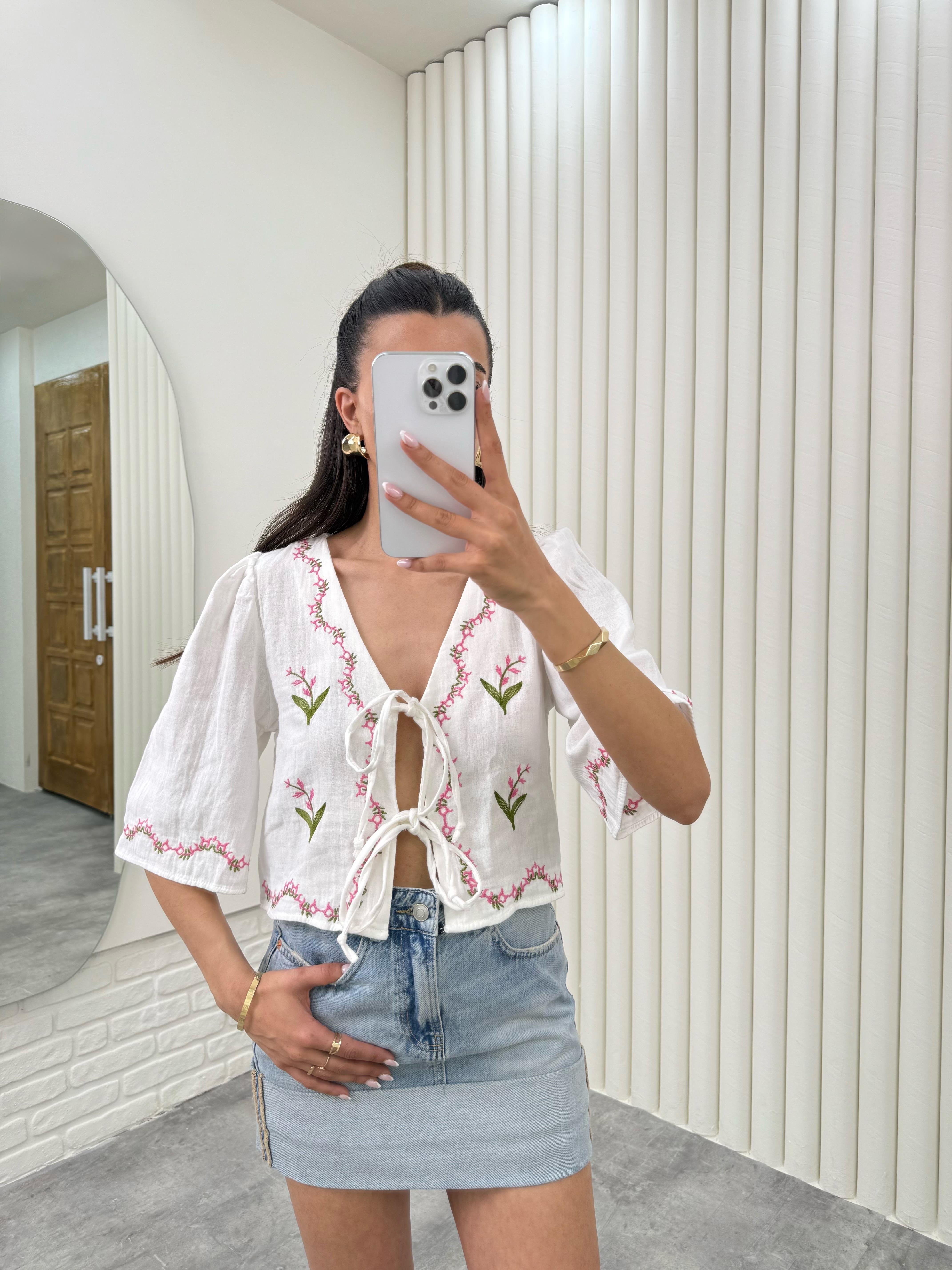 Beyaz Çiçek Nakışlı Önden Bağlamalı Keten Gömlek Gaus00306GausGÖMLEKGU1001700