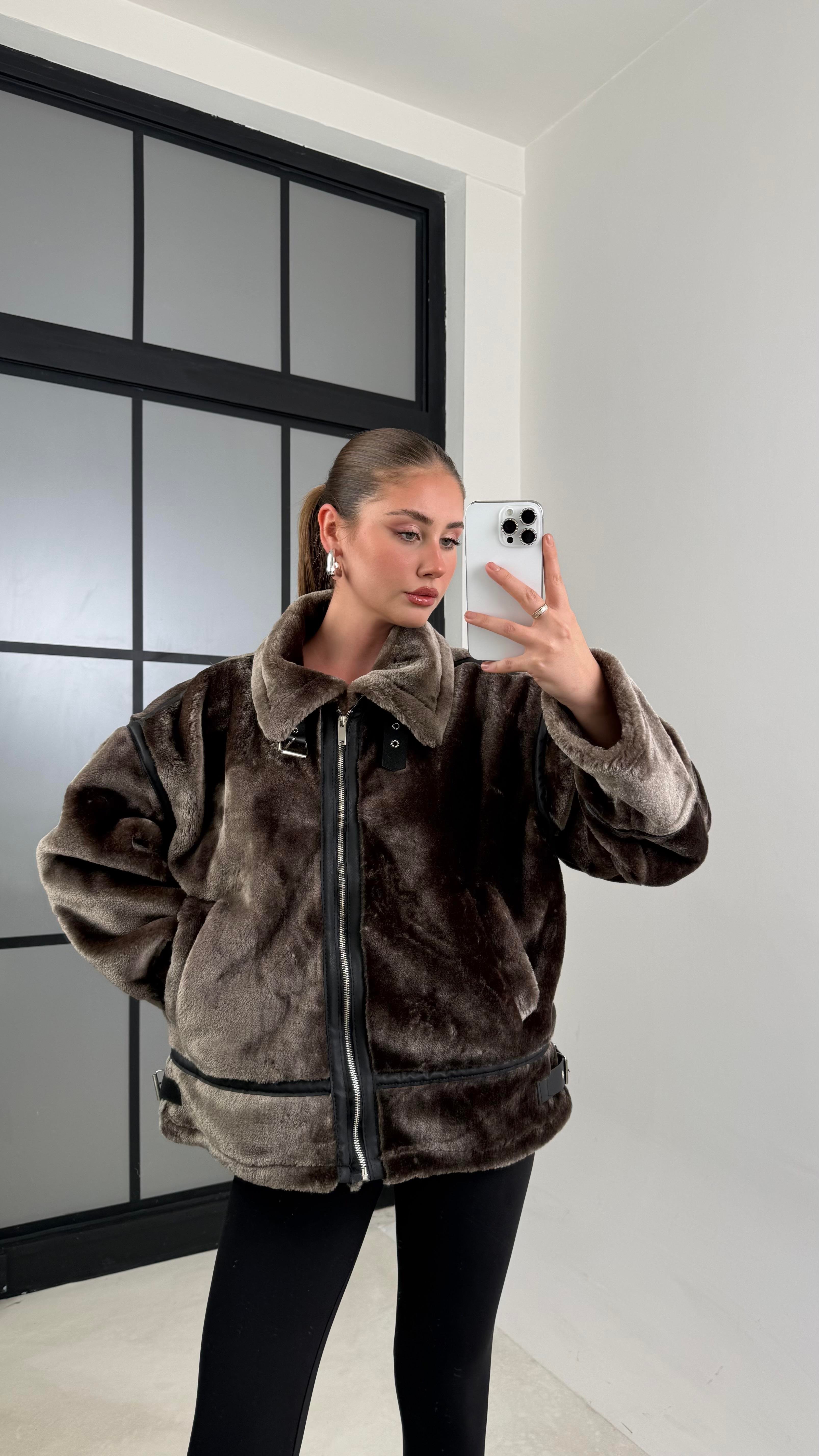 Kahve Tavşan Tüylü Görünümlü Yakalı Kürk Mont GAUS-00614GAUS الجواكيت GAUS-00614