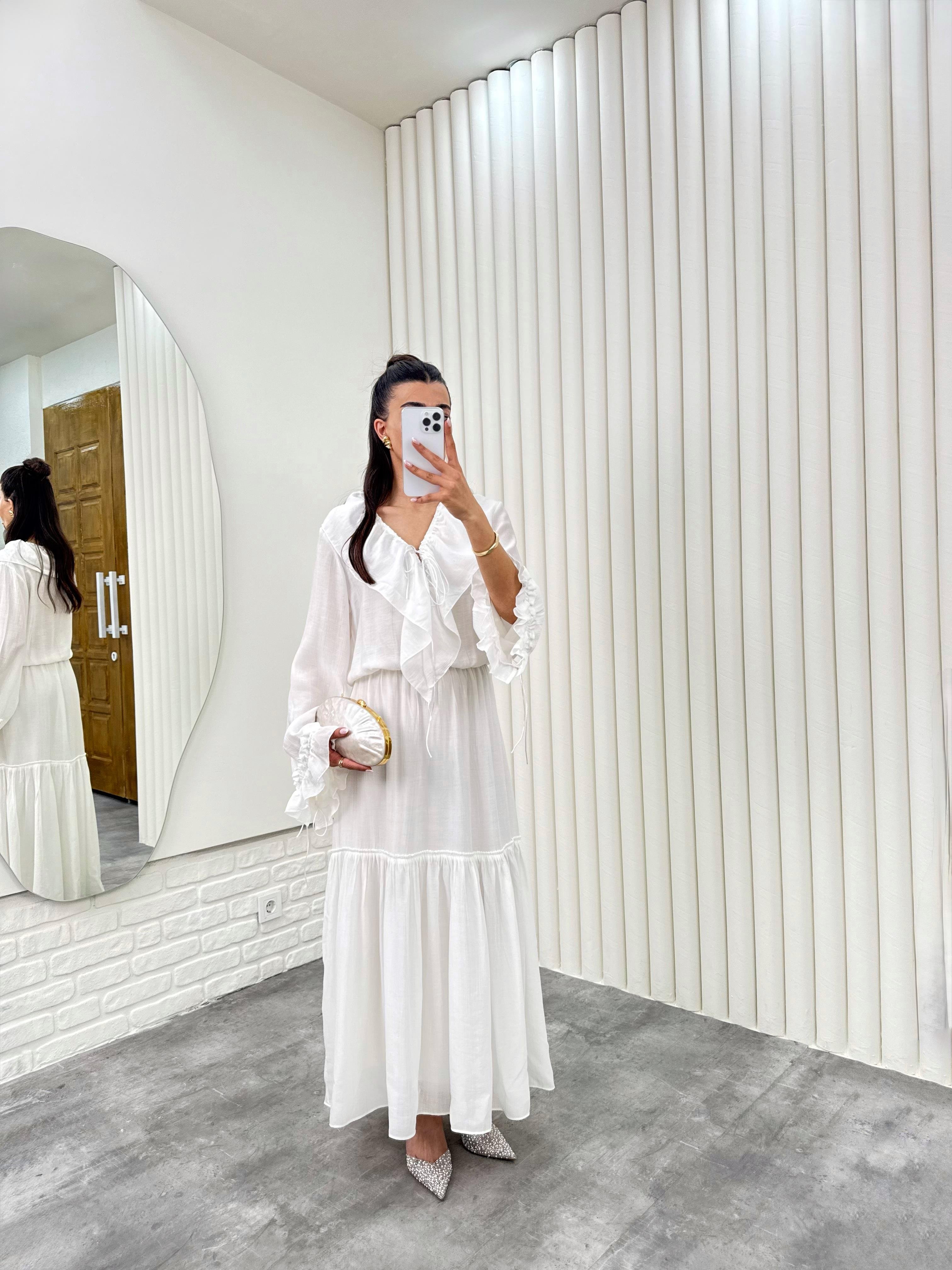 Beyaz V Yaka Önü Bağlamalı Beli Lastikli Kol Fırfırlı Elbise Gaus00303GausELBİSEGU1001696