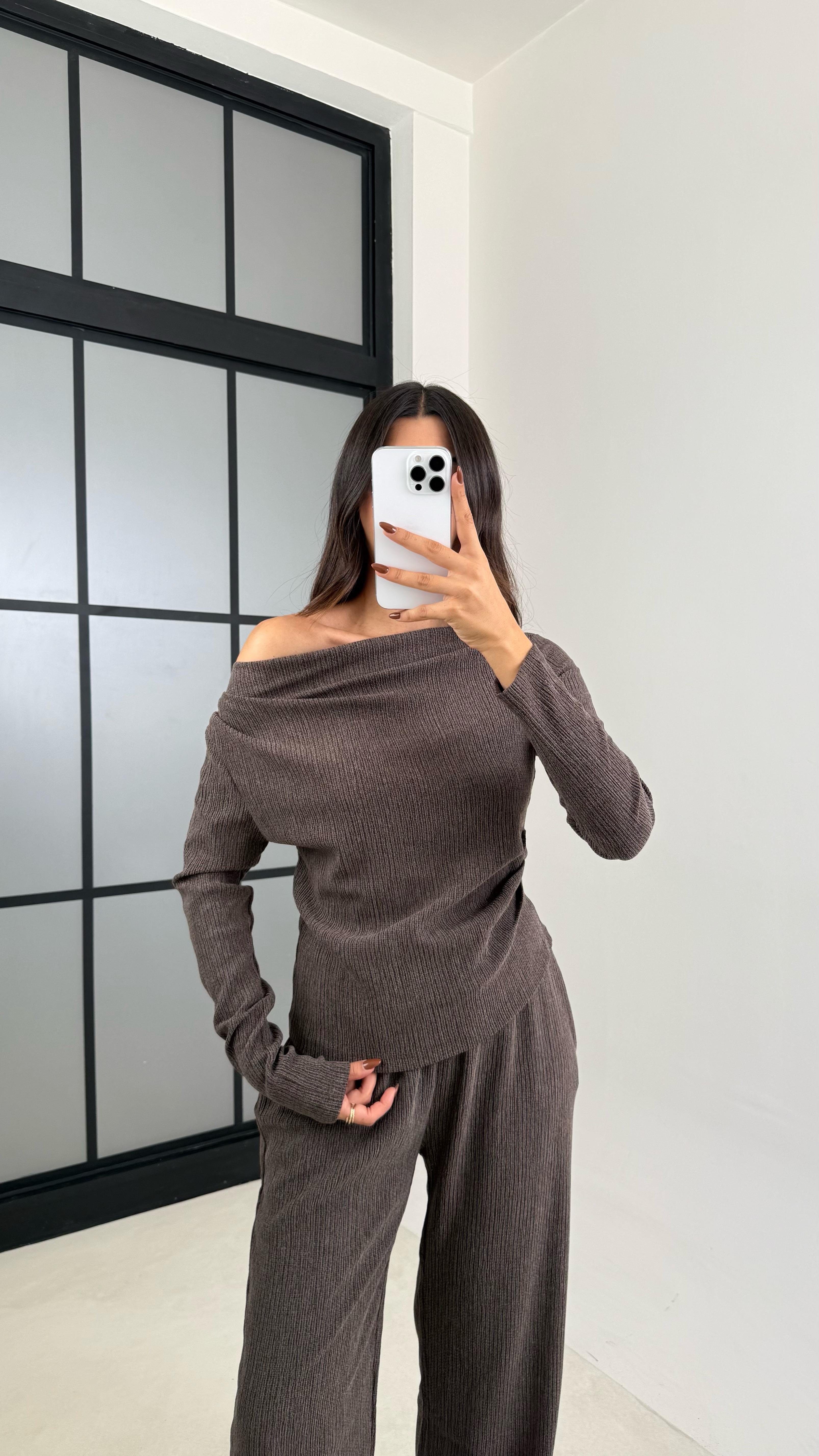 Vizon Asimetrik Yaka Bluz Beli Lastikli Pantolon İkili Gofre Kumaş Takım GAUS-00170GAUSTAKIMGAUS-00170