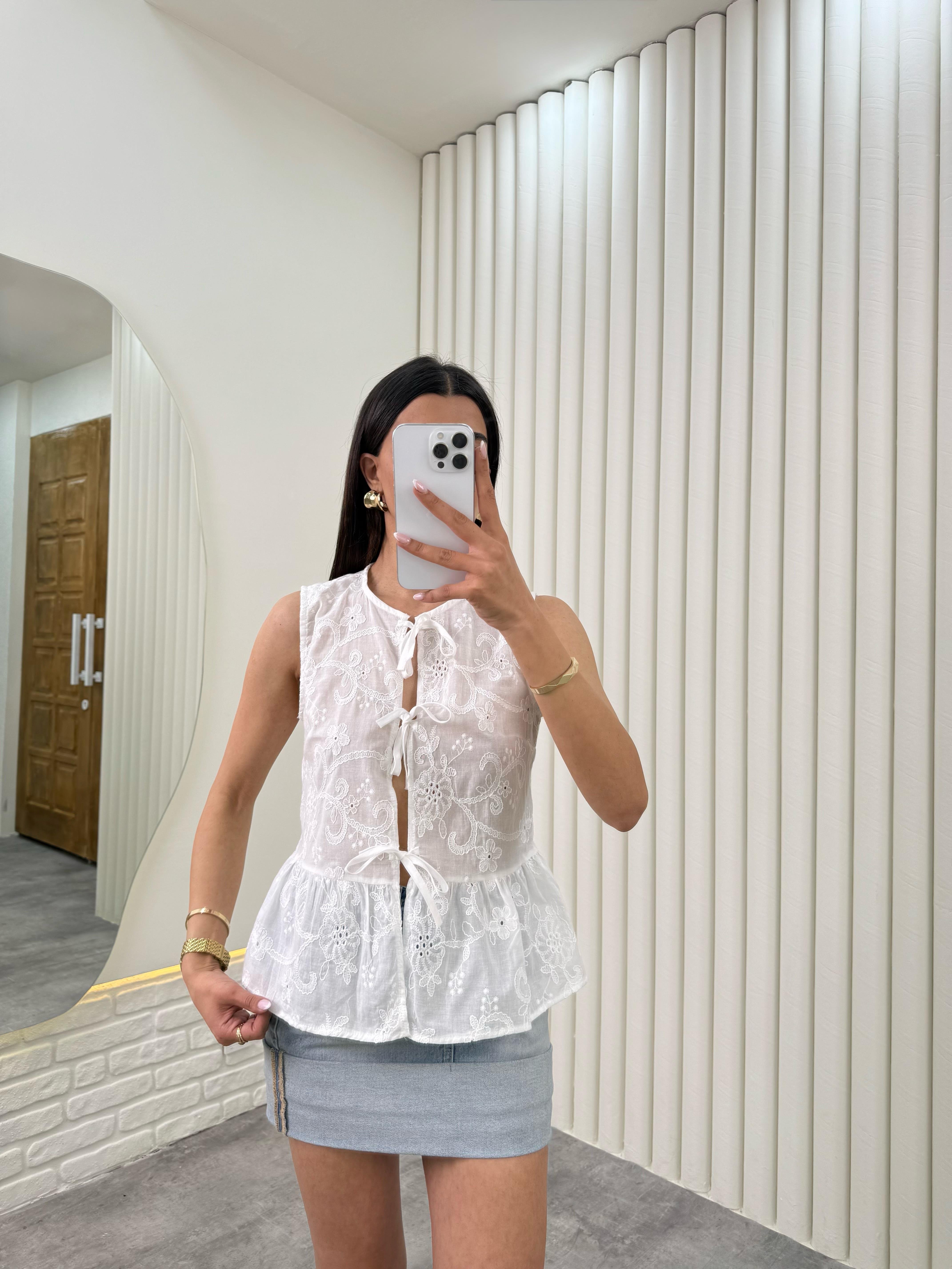 Beyaz Önü Bağlamalı Fisto Yelek Gaus00325GausYELEKGU1001756