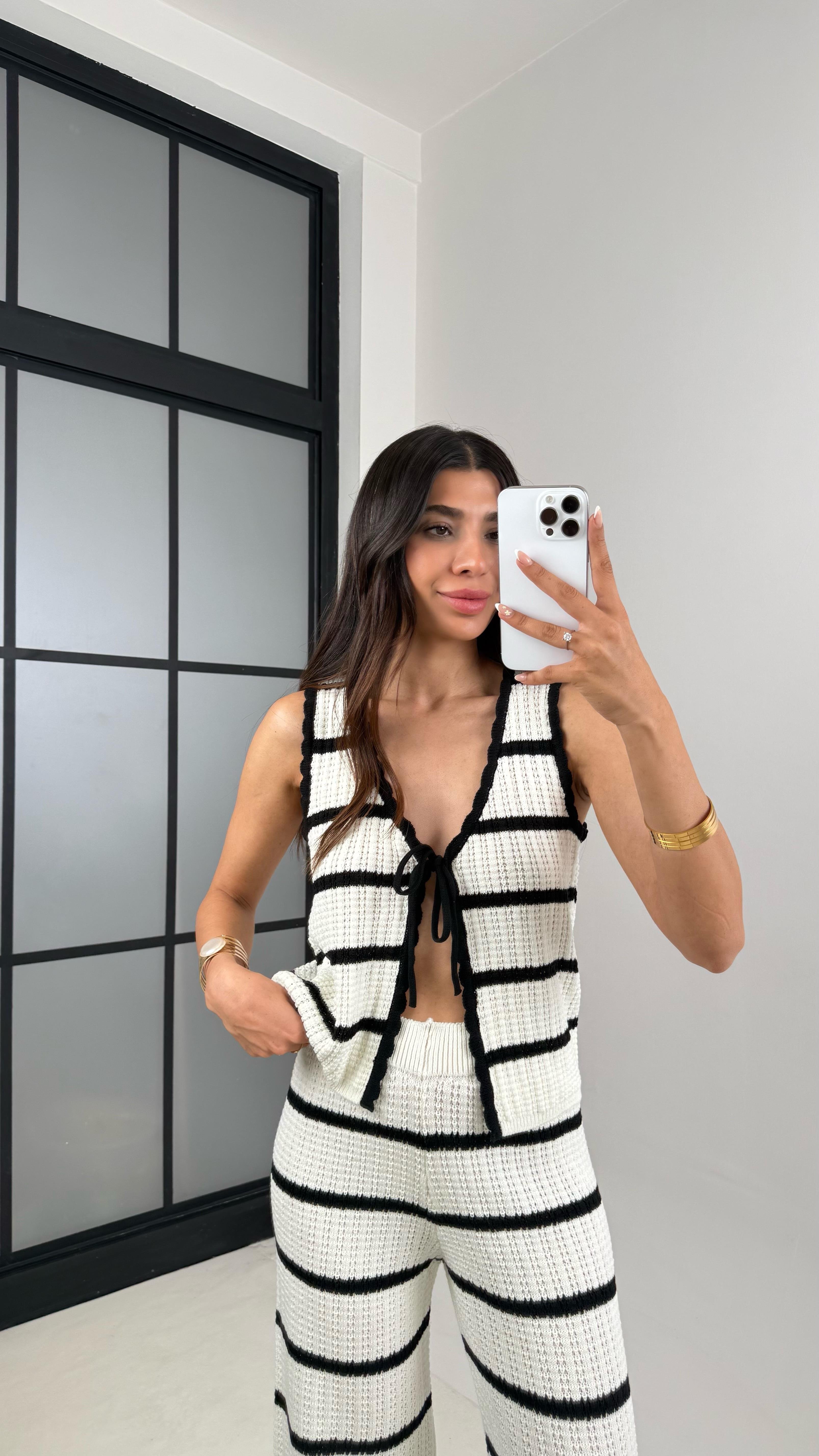 Beyaz Siyah Şeritli Önden Bağlamalı Yelek Beli Lastikli Pantolon Triko Takım Gaus00630GausTAKIMGU1002471