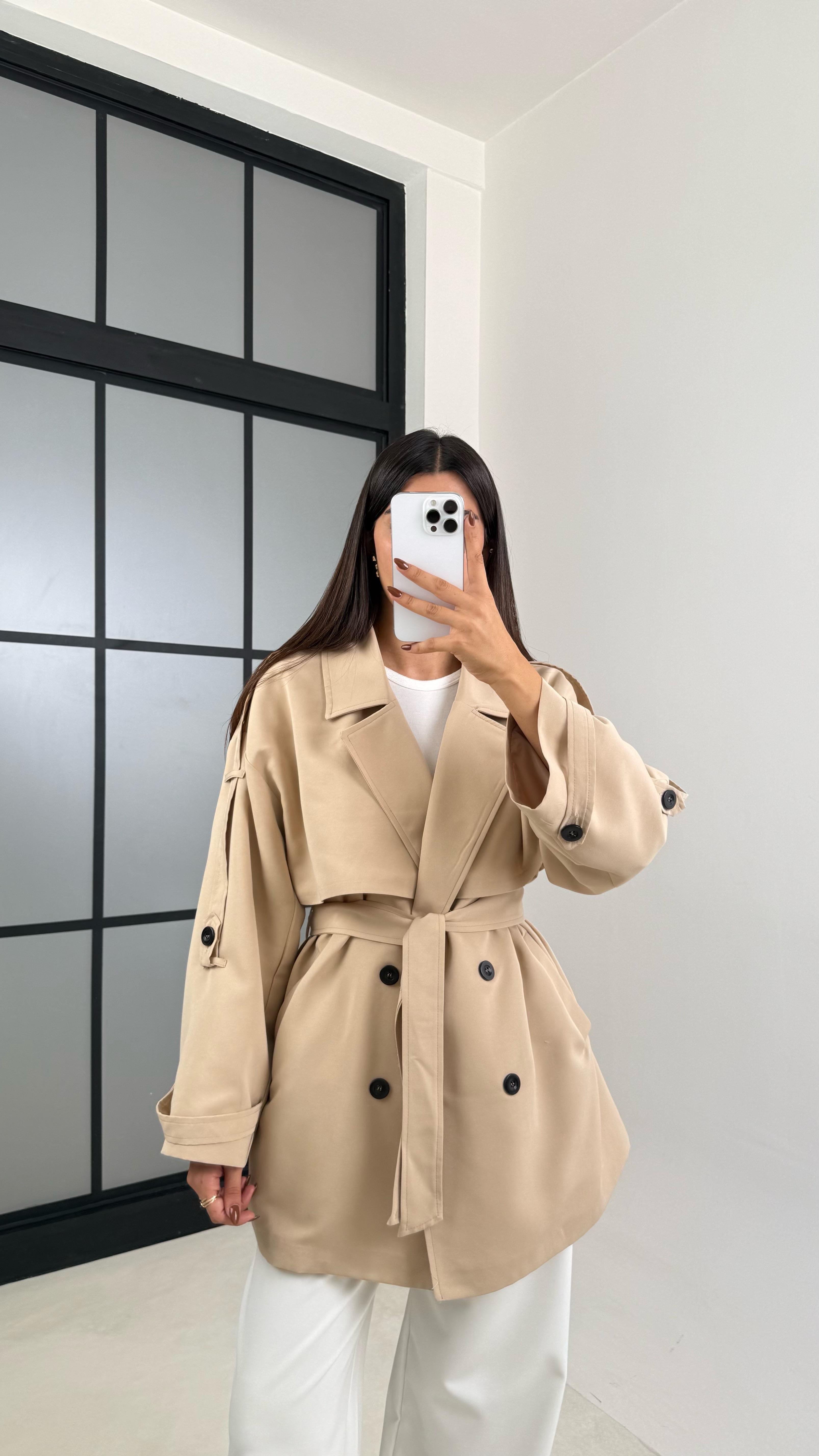 Taş Astarlı Cep Detaylı Kuşaklı Kısa Trençkot GAUS-00192GAUSمعاطف الترنشكوت GAUS-00192