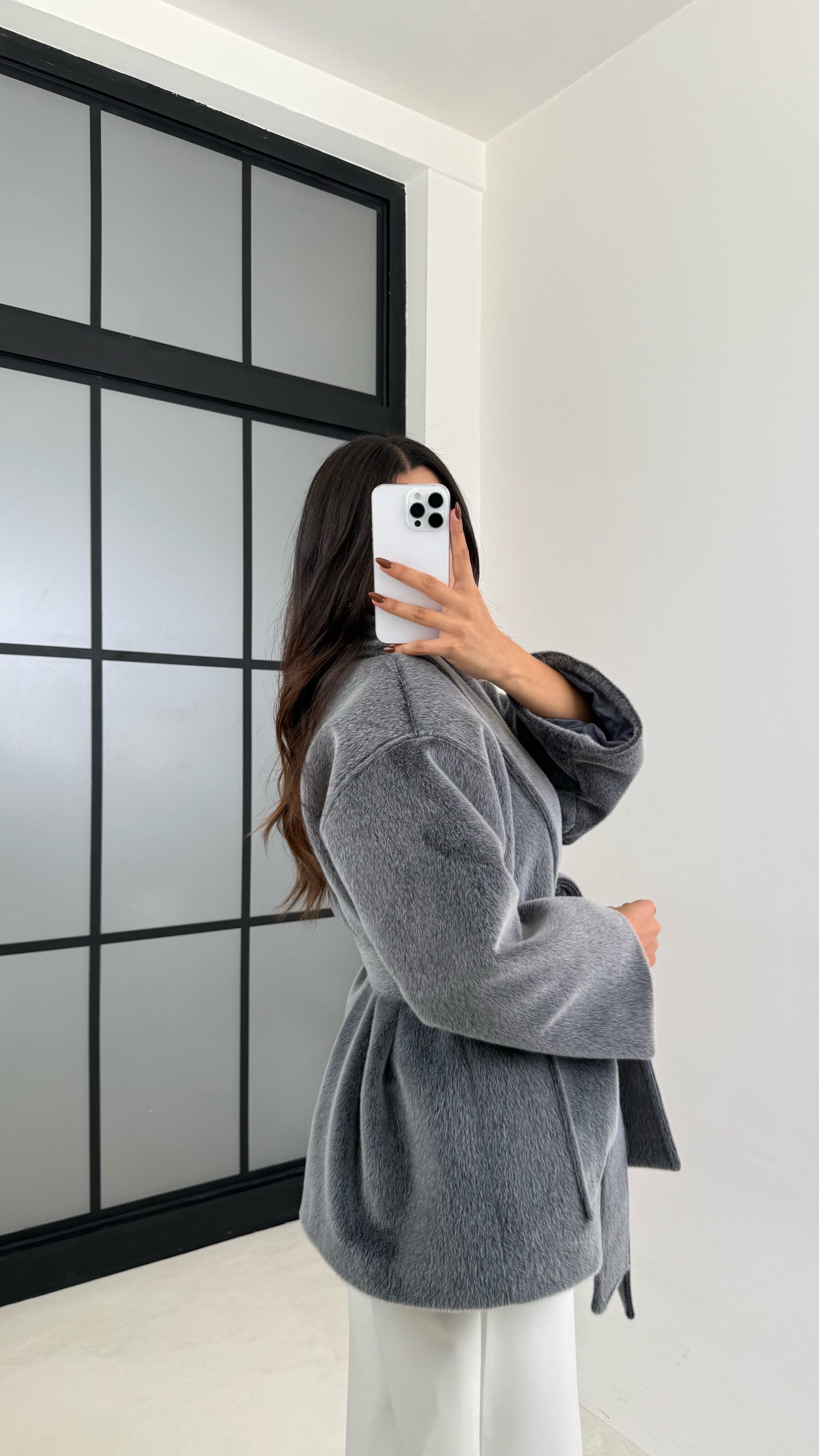 Gri Kuşaklı Astarlı Peluş Kaban GAUS-00183GAUS السترات  GAUS-00183