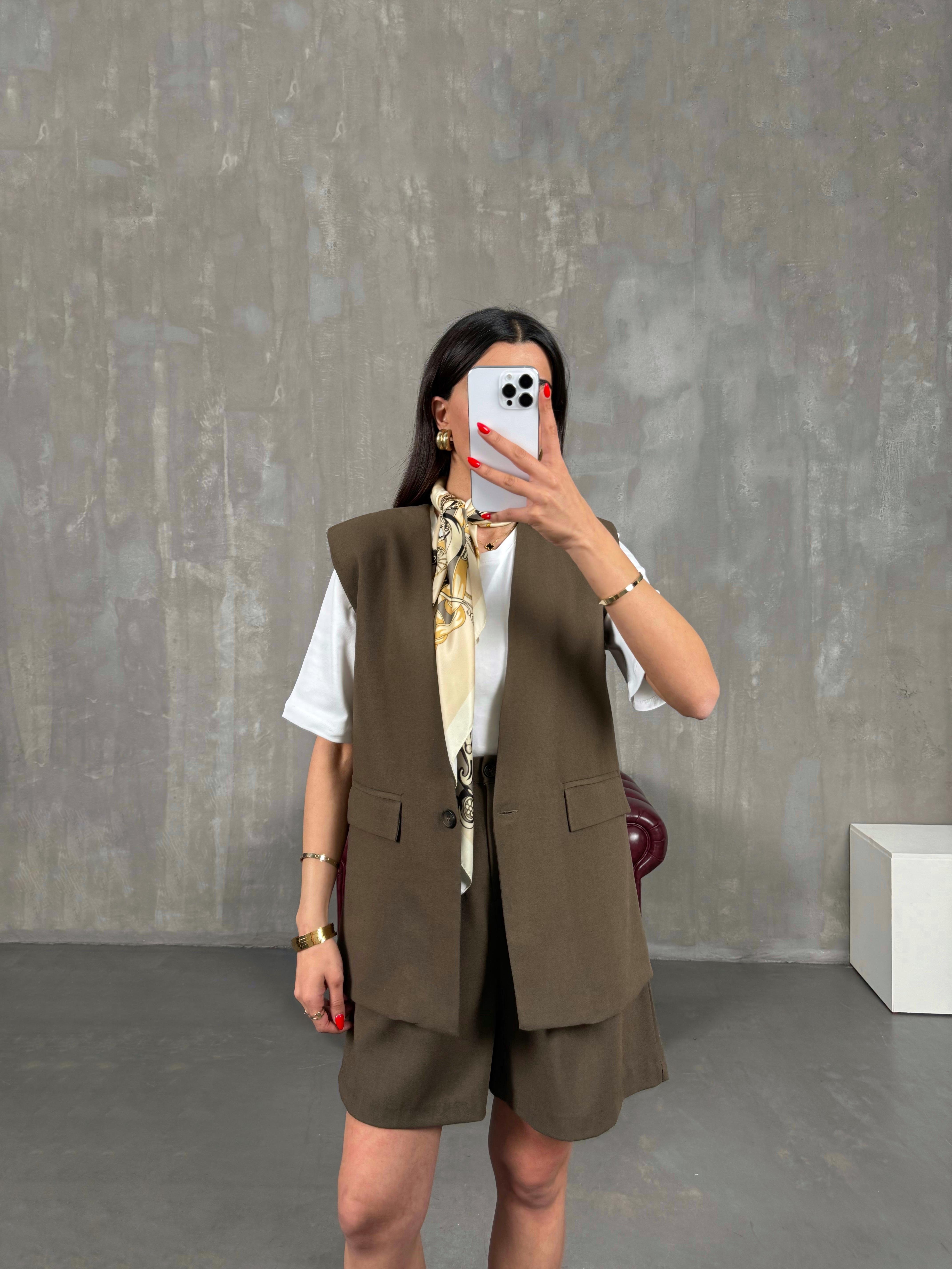 Kahve Vatkalı Astarlı Yelek Şehir Boy Şort Takım Gaus00173GausTAKIMGU1001401