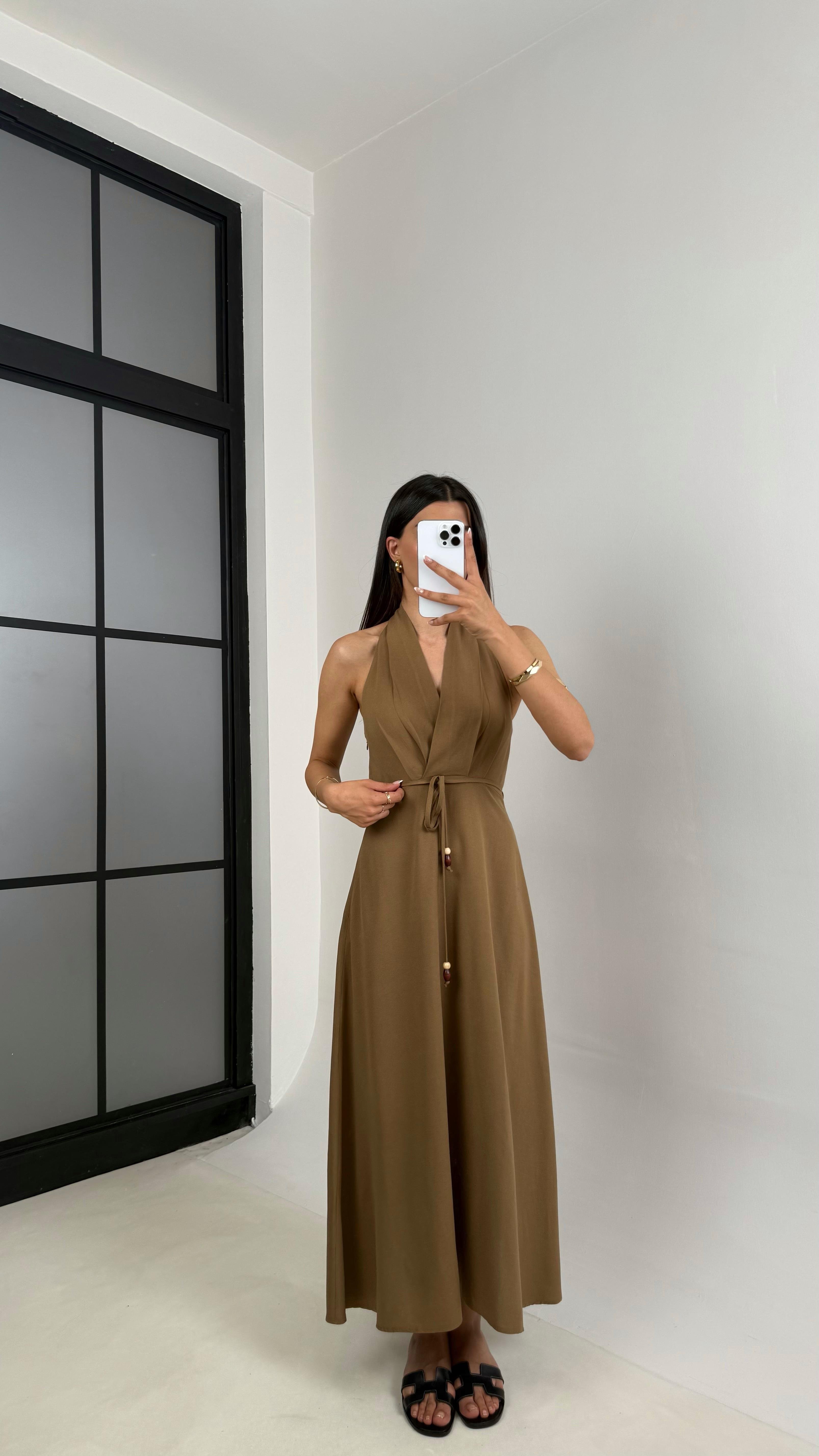 Kahve V Yaka Kuşaklı Boyundan Askılı Keten Elbise Gaus00541GausELBİSEGU1002259