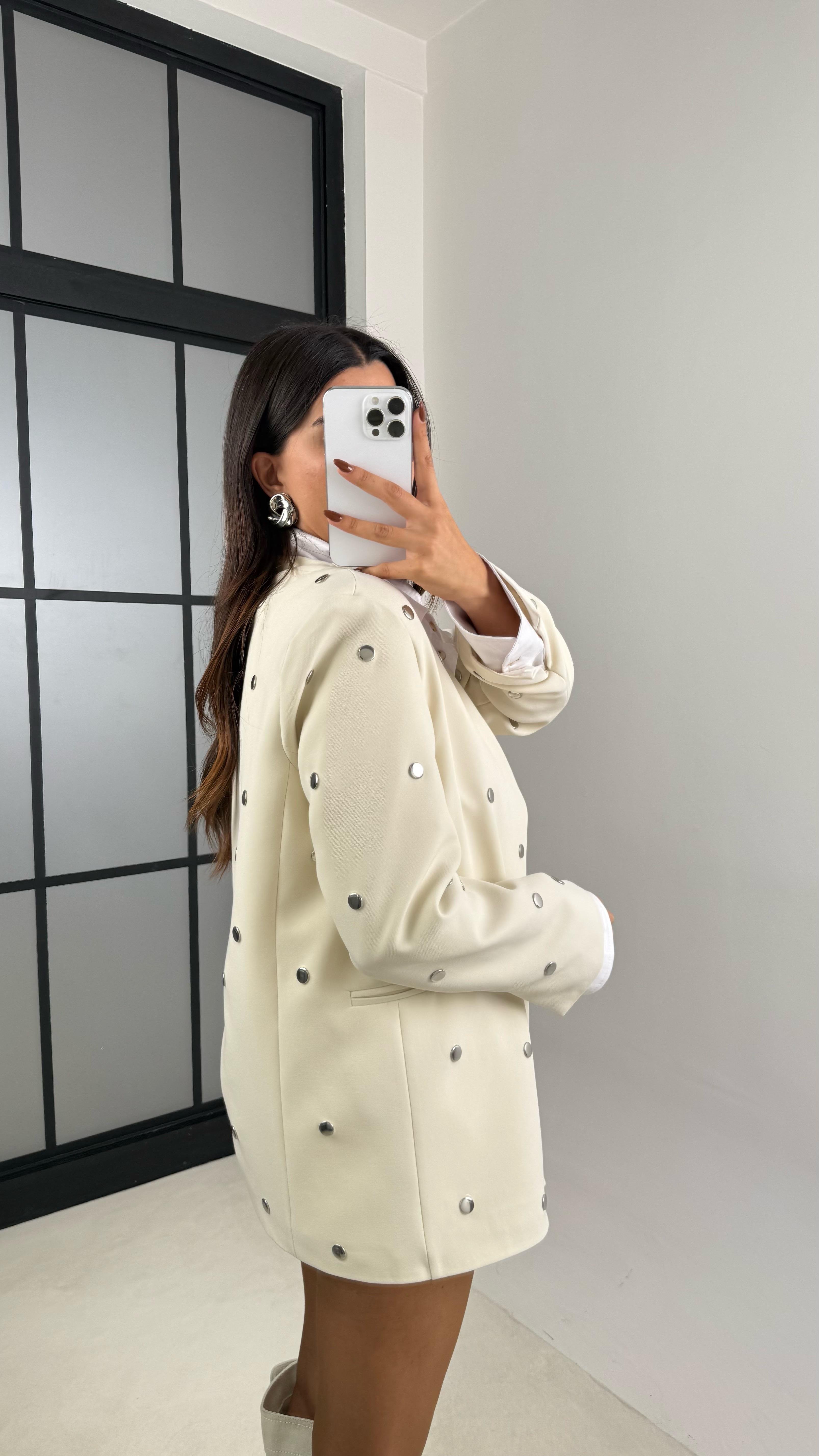 Ekru Zımba Detaylı Astarlı Vatkalı Tasarım Ceket GAUS-00193GAUS السترات  GAUS-00193