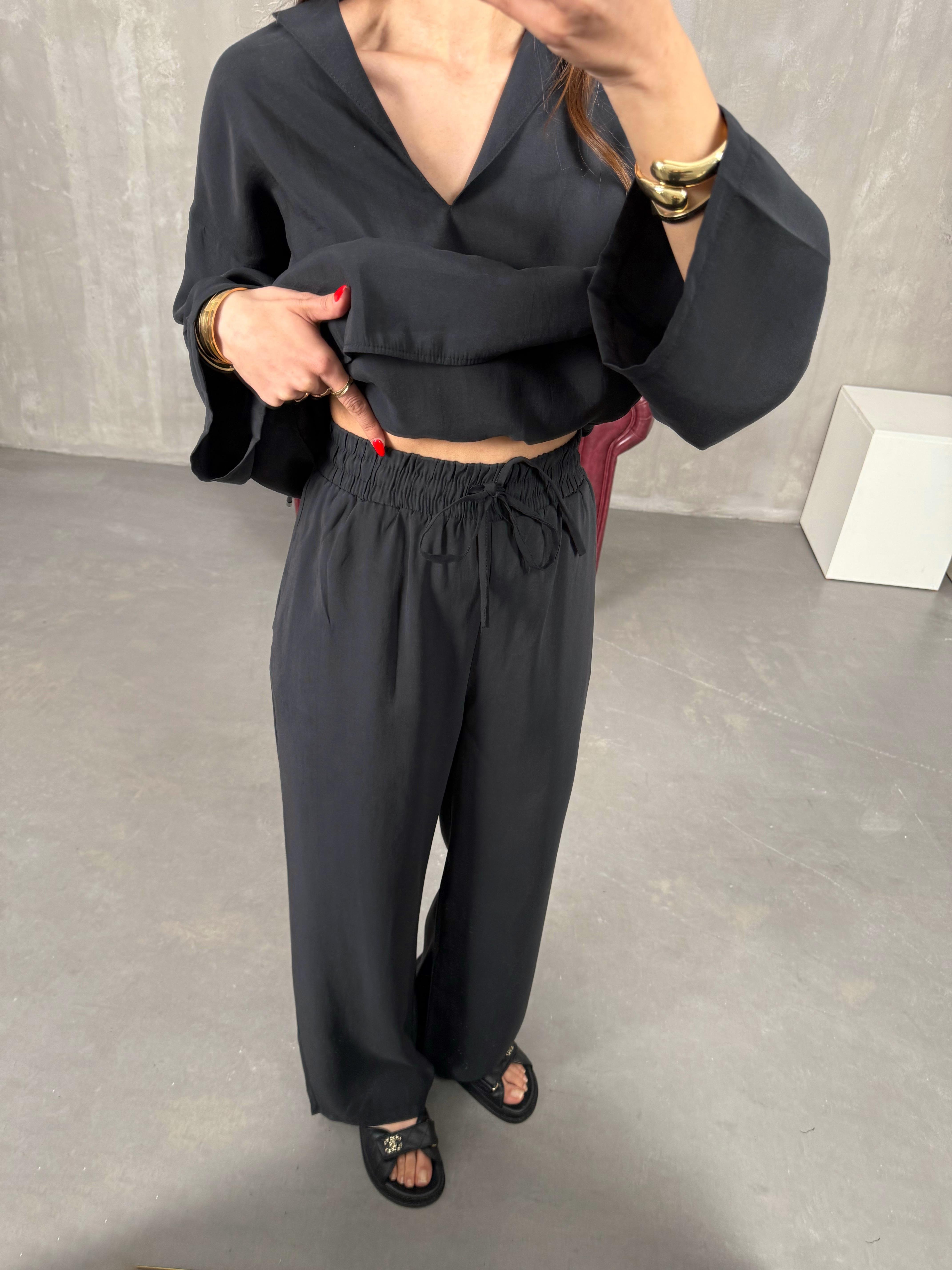 Siyah V Yaka Deri Kuşaklı Tensel Takım Gaus00205GausTAKIMGU1001484