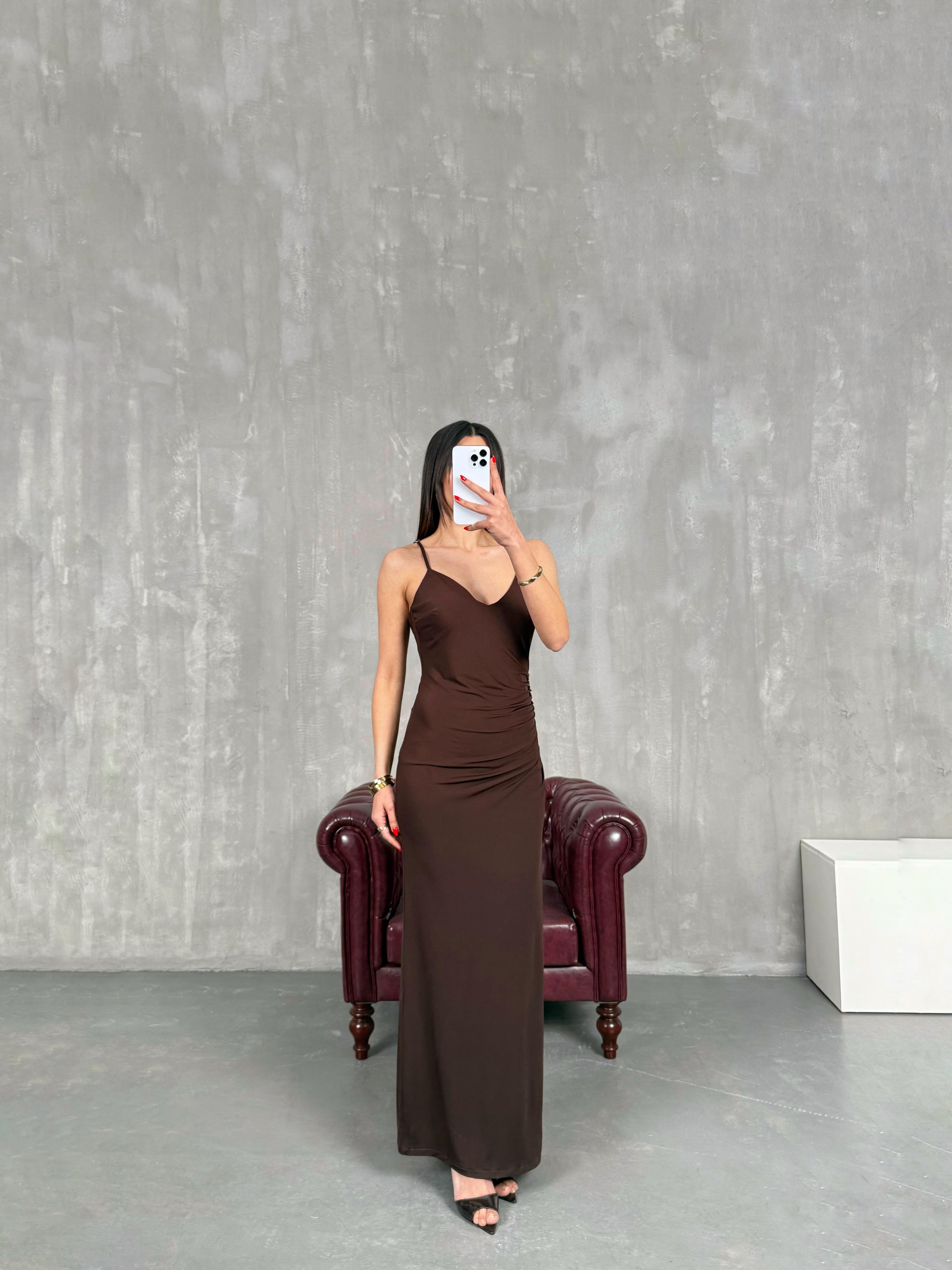 Acı Kahve Drapeli V Yaka Ayarlanabilir Askılı Yandan Yırtmaçlı Elbise Gaus00189GausELBİSEGU1001437