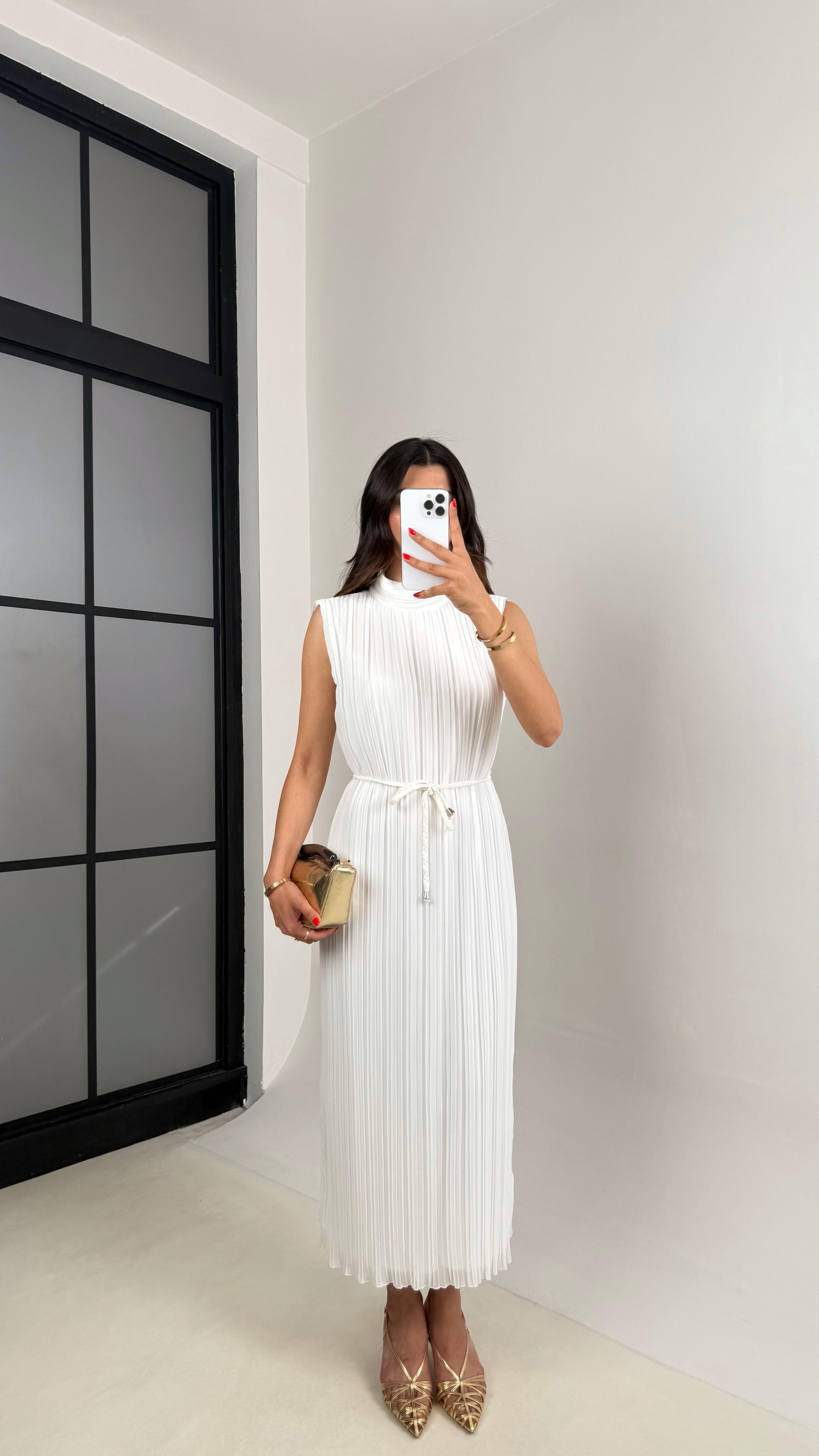 Beyaz Kemerli Astarlı Piliseli Elbise Gaus00509GausELBİSEGU1002194