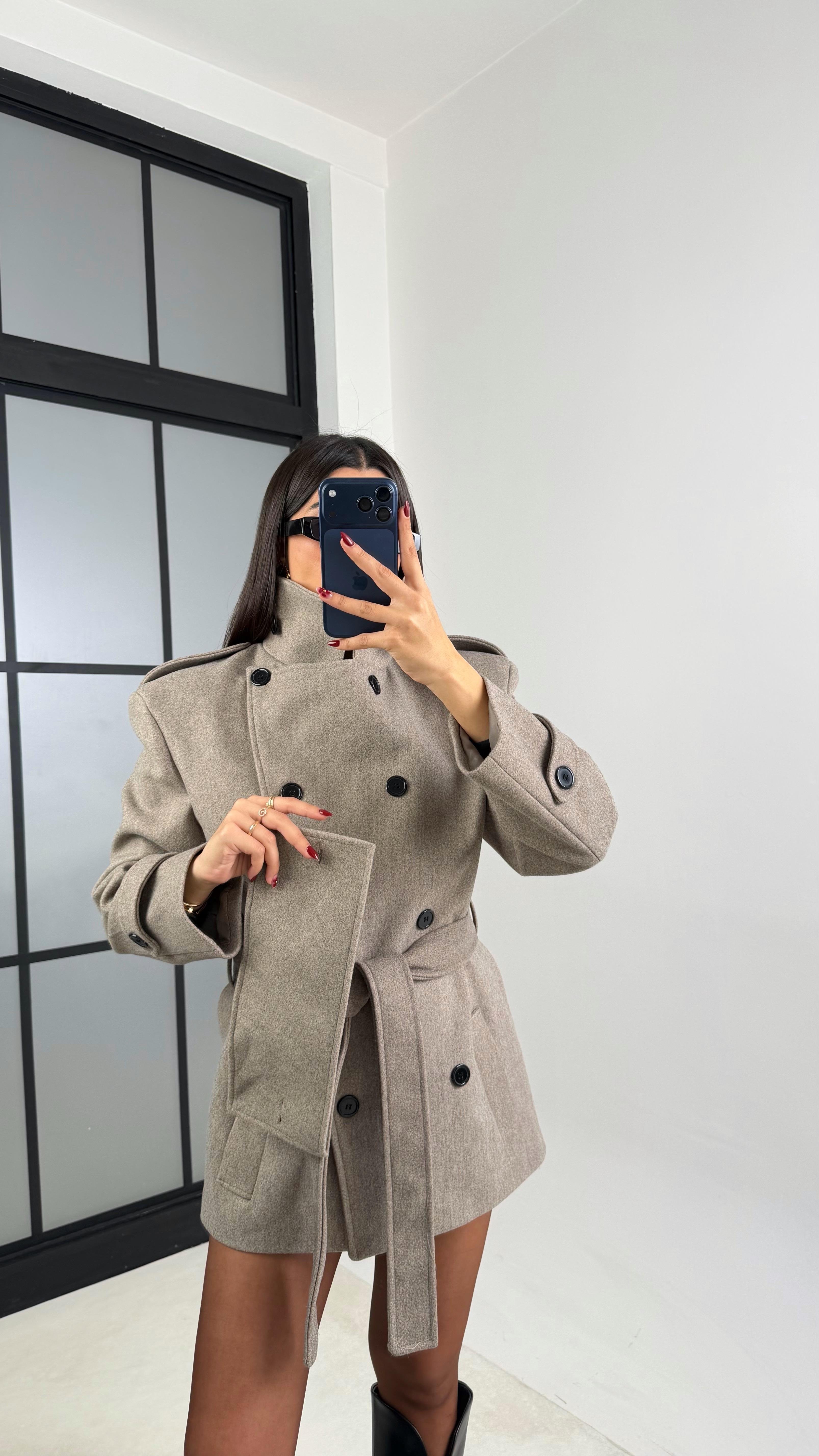 Vizon Dik Yakalı Vatkalı Kuşaklı Kaşe Kaban GAUS-00704GAUS المعاطف GAUS-00704