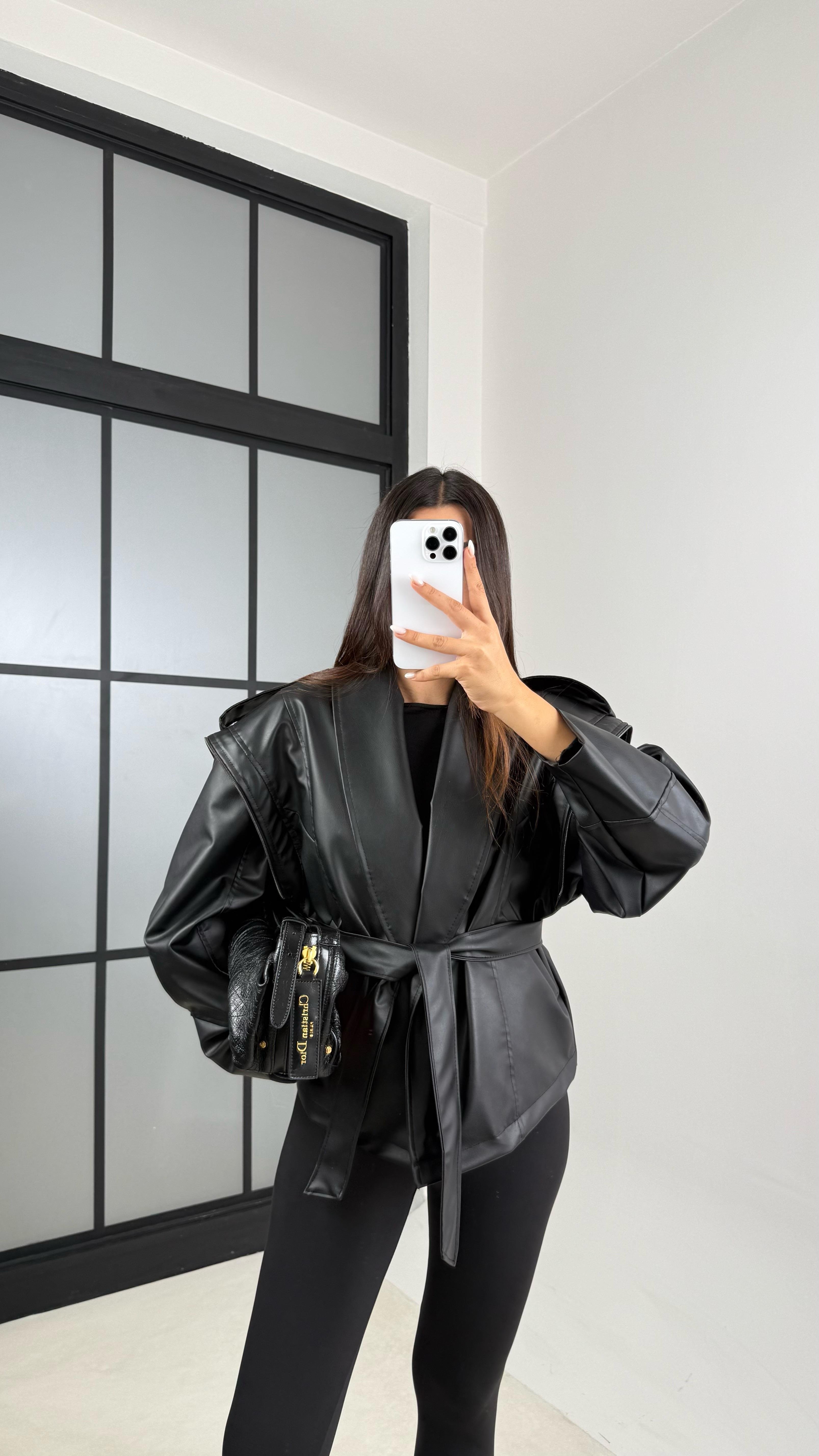 Siyah Fermuar Detaylı Astarlı Kuşaklı Tasarım Deri Ceket GAUS-00599GAUS السترات  GAUS-00599