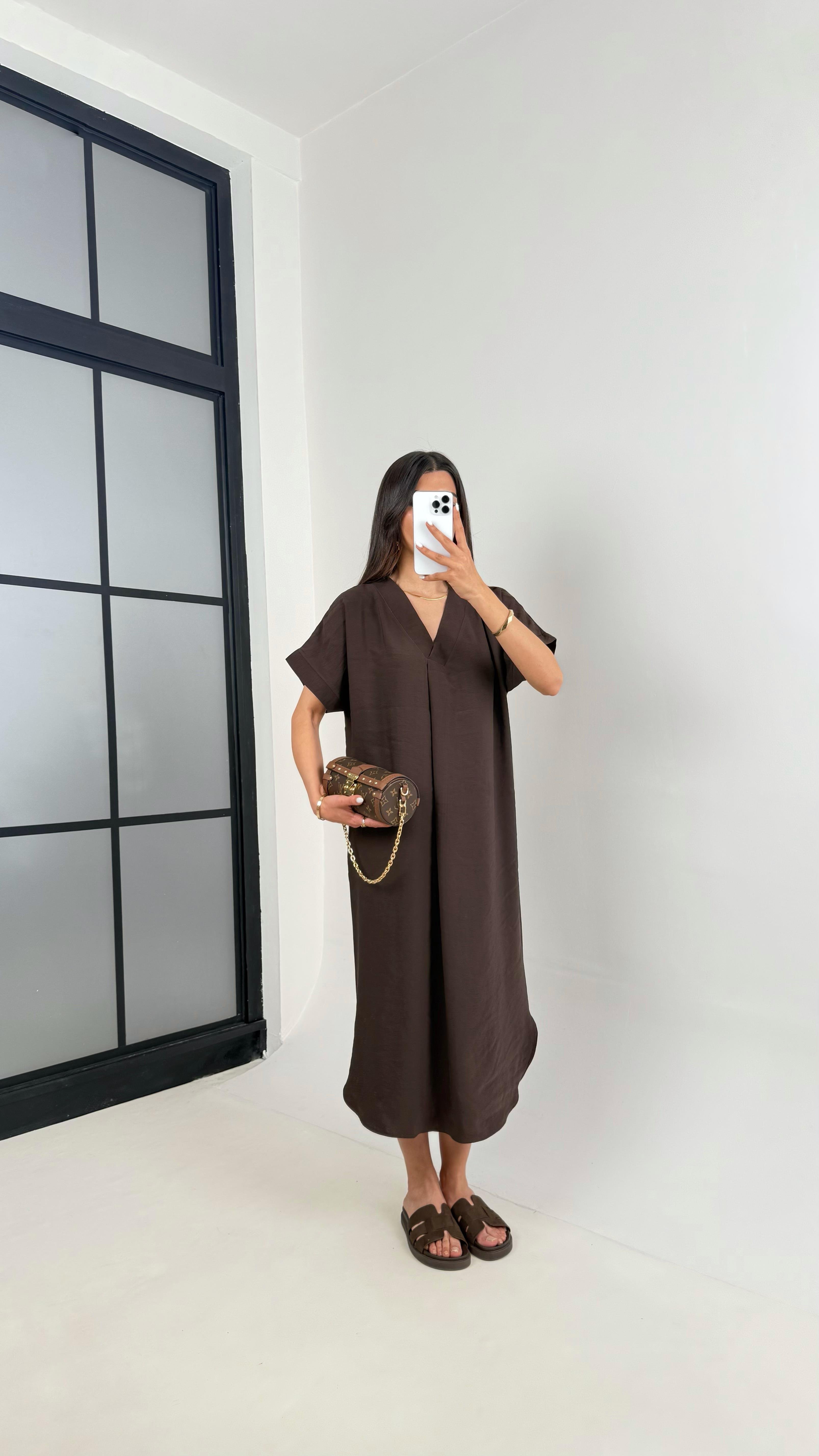 Acı Kahve V Yaka Tensel Kırışık Kumaş Basic Elbise Gaus00436 GausELBİSEGU1002032