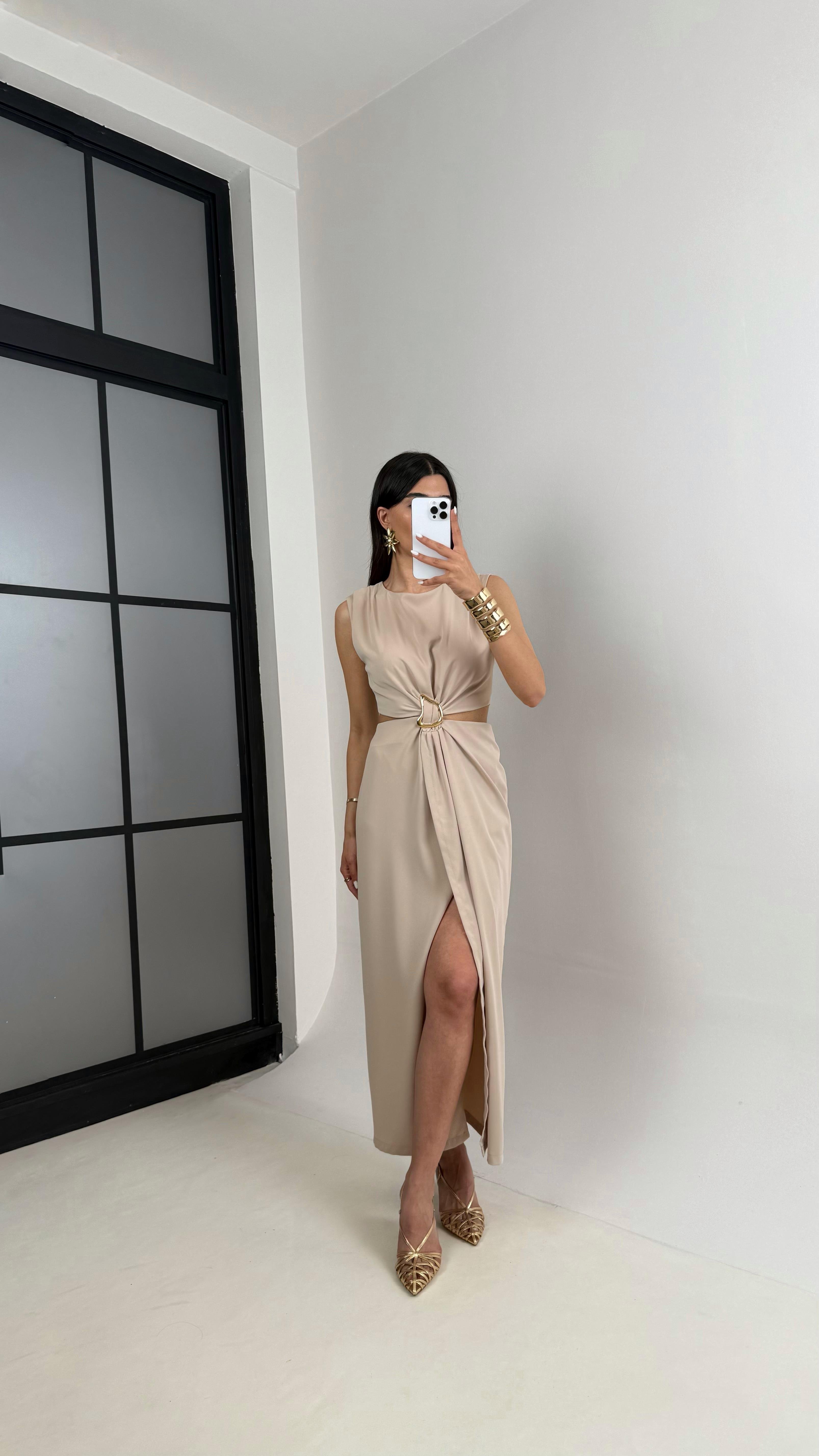 Taş Yan Dekolteli Gold Toka Detaylı Yırtmaçlı Saten Elbise Gaus00434GausELBİSEGU1002009