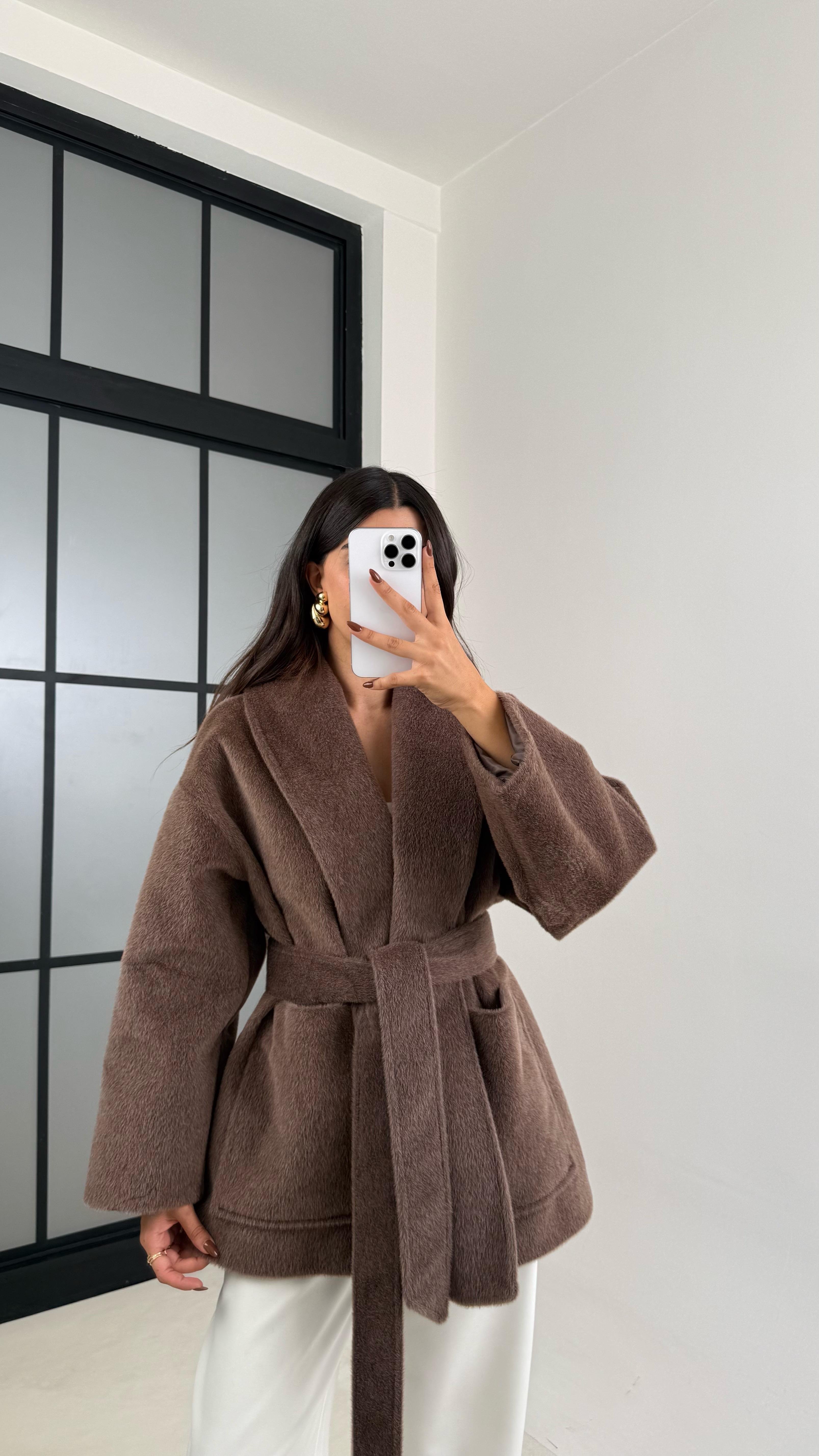 Kahve Kuşaklı Astarlı Peluş Kaban GAUS-00183GAUS السترات  GAUS-00183