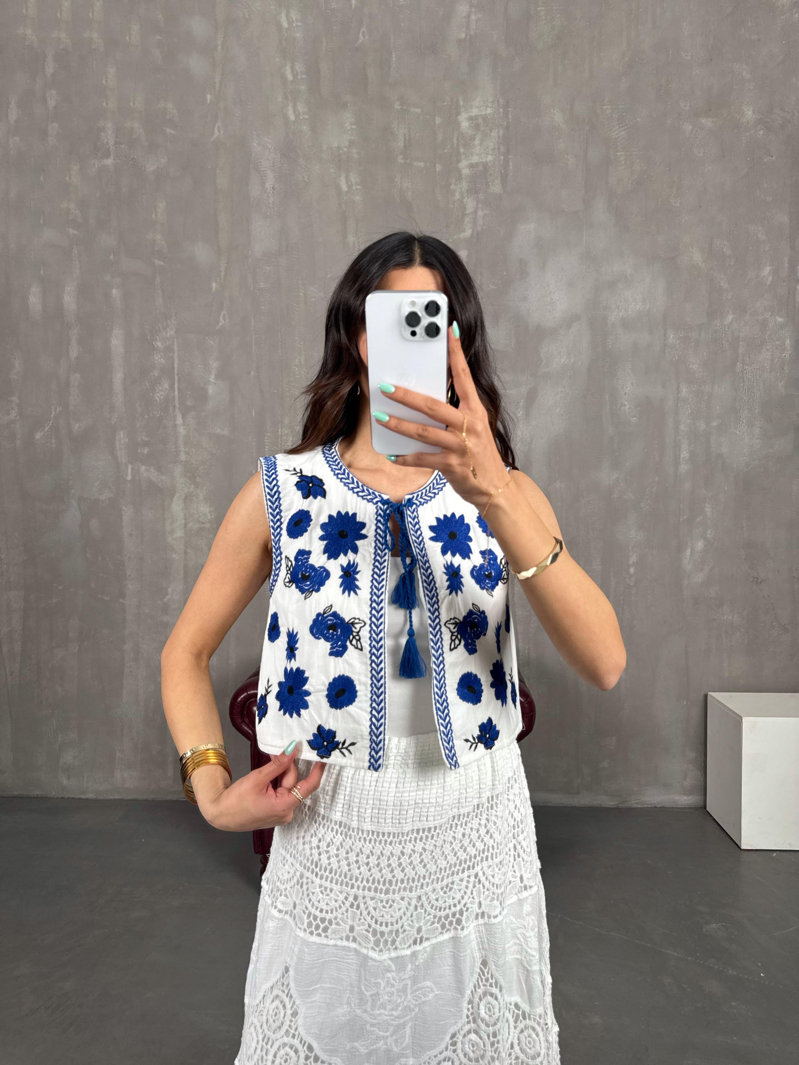 Beyaz Mavi Çiçek İşlemeli Pamuk Karışımlı Premium Yelek Gaus00230GausYELEKGU1001530