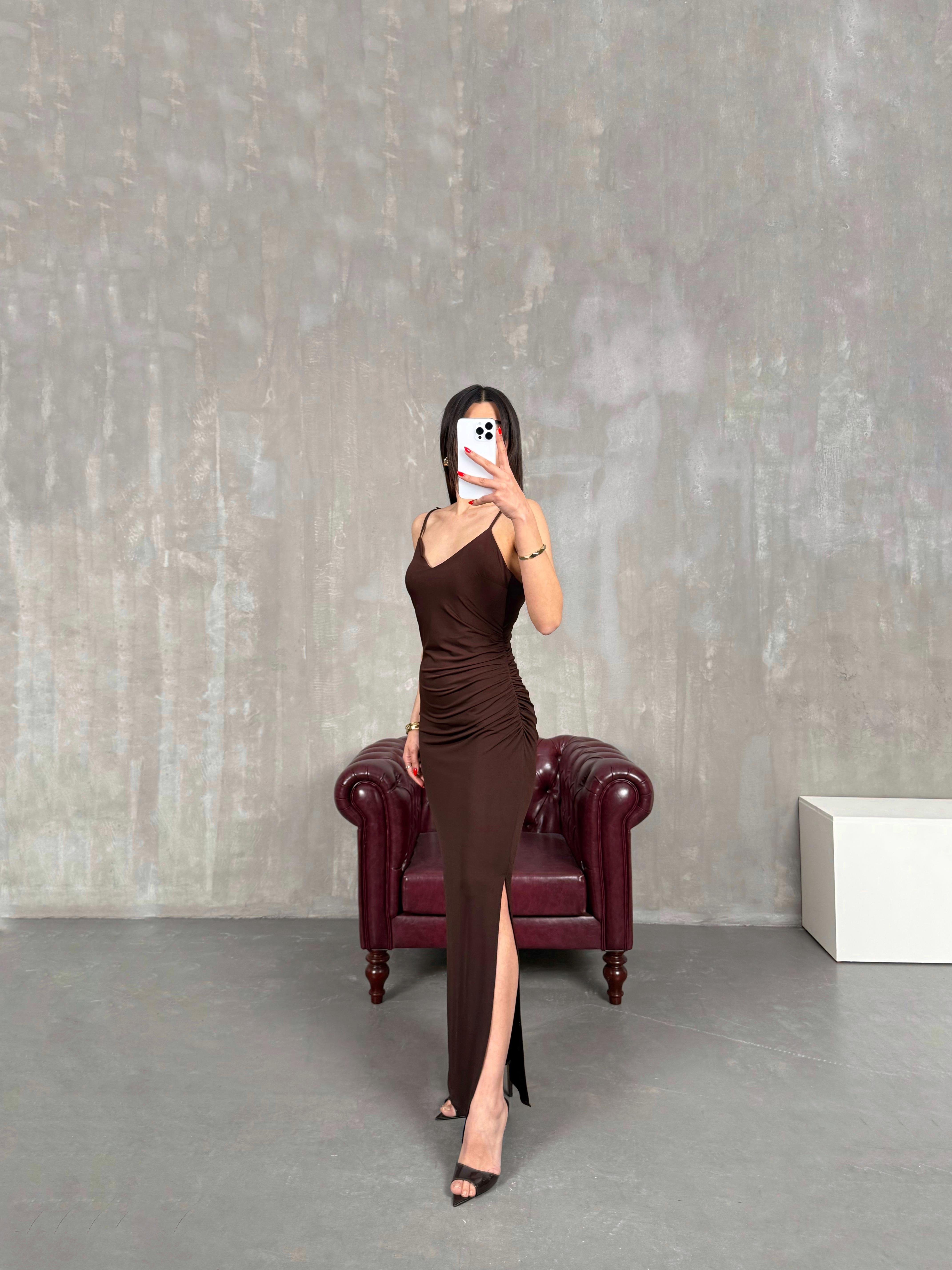 Acı Kahve Drapeli V Yaka Ayarlanabilir Askılı Yandan Yırtmaçlı Elbise Gaus00189GausELBİSEGU1001437