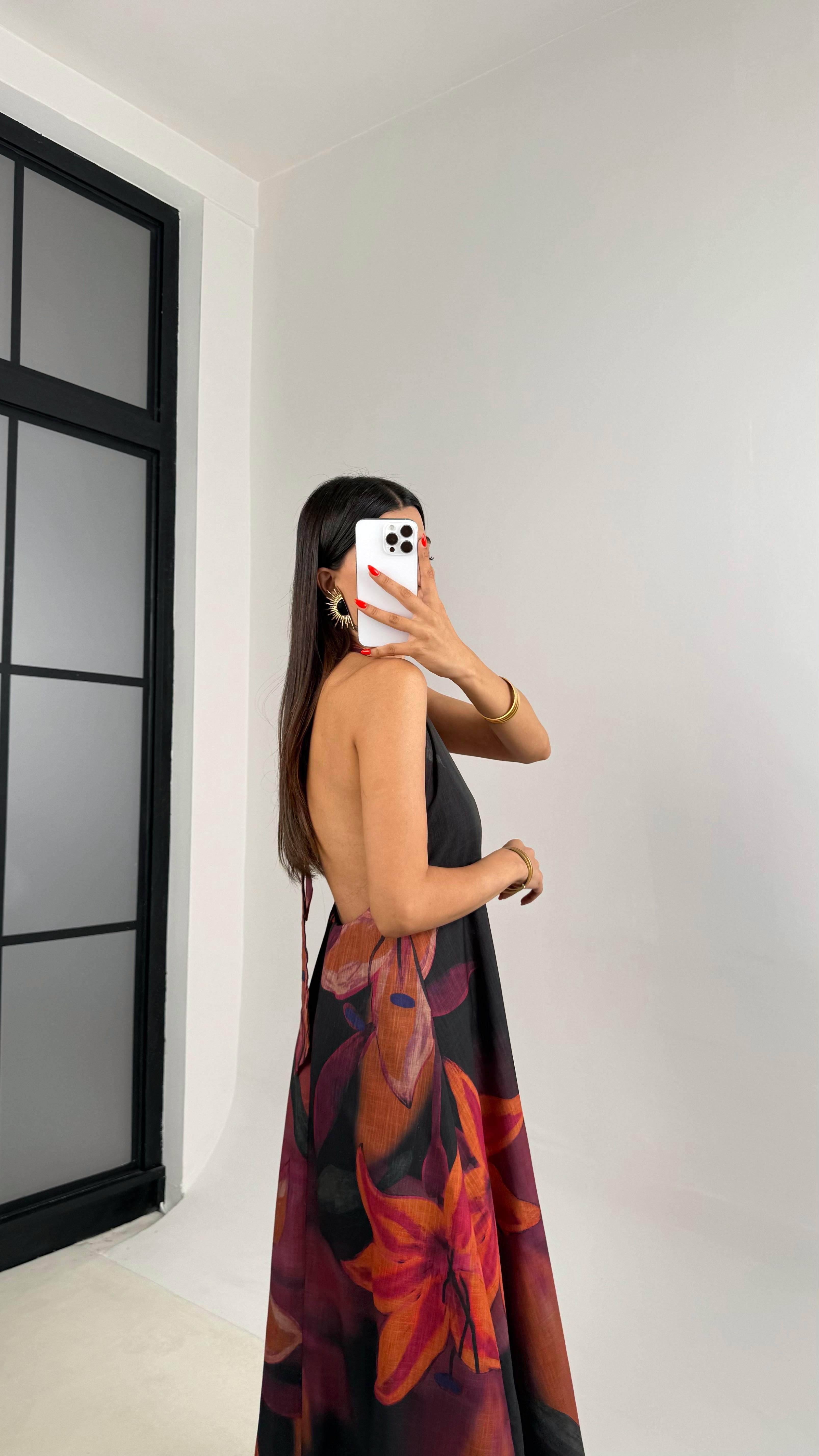 Siyah Turuncu Çiçek Desenli Boyundan Bağlamalı Astarlı Tasarım Keten Elbise GAUS-0020GAUSELBİSEGAUS-0020