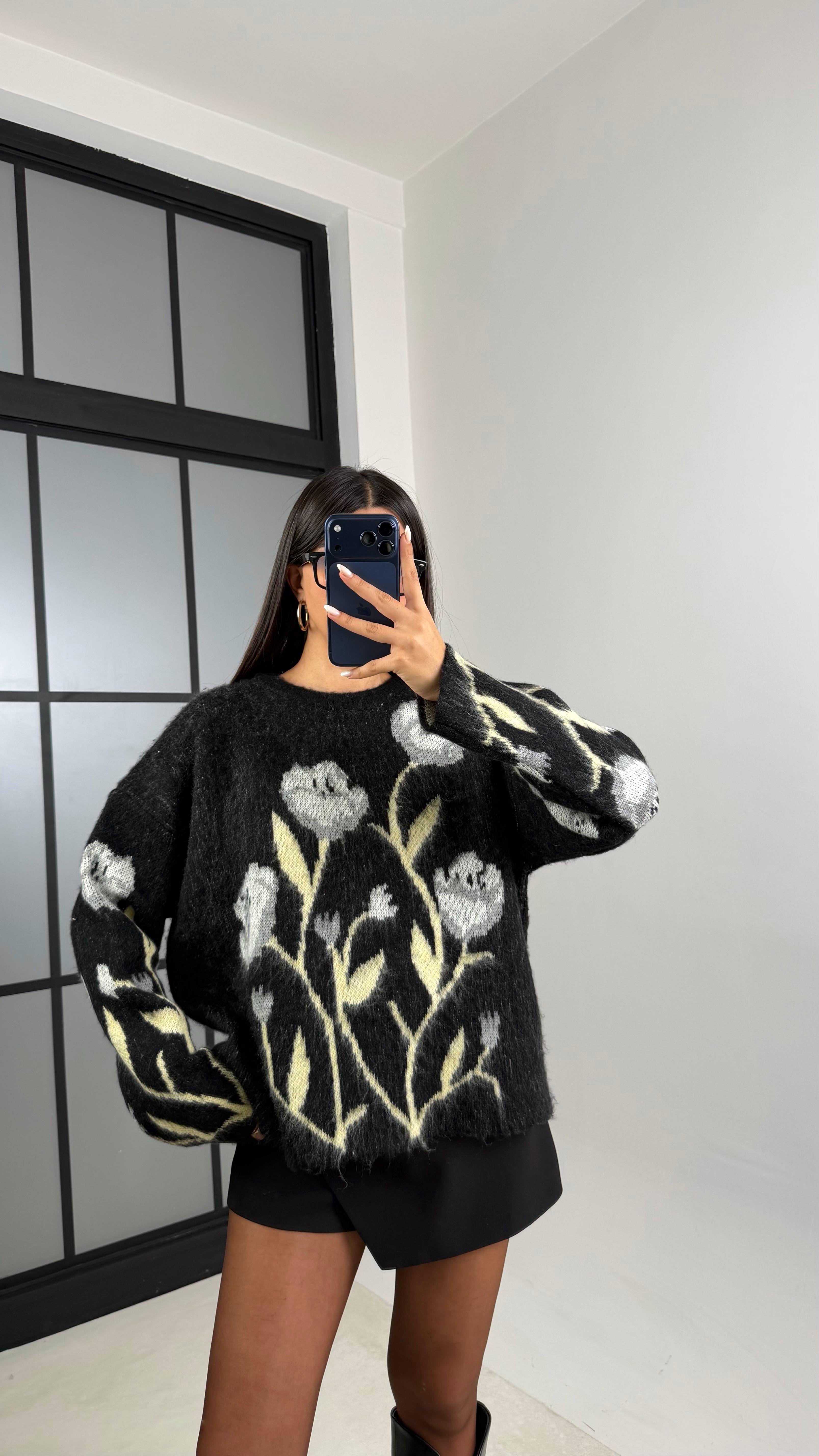 Siyah ZR Model Çiçek Desenli Tasarım Kazak GAUS-00656GAUS الكنزات GAUS-00656