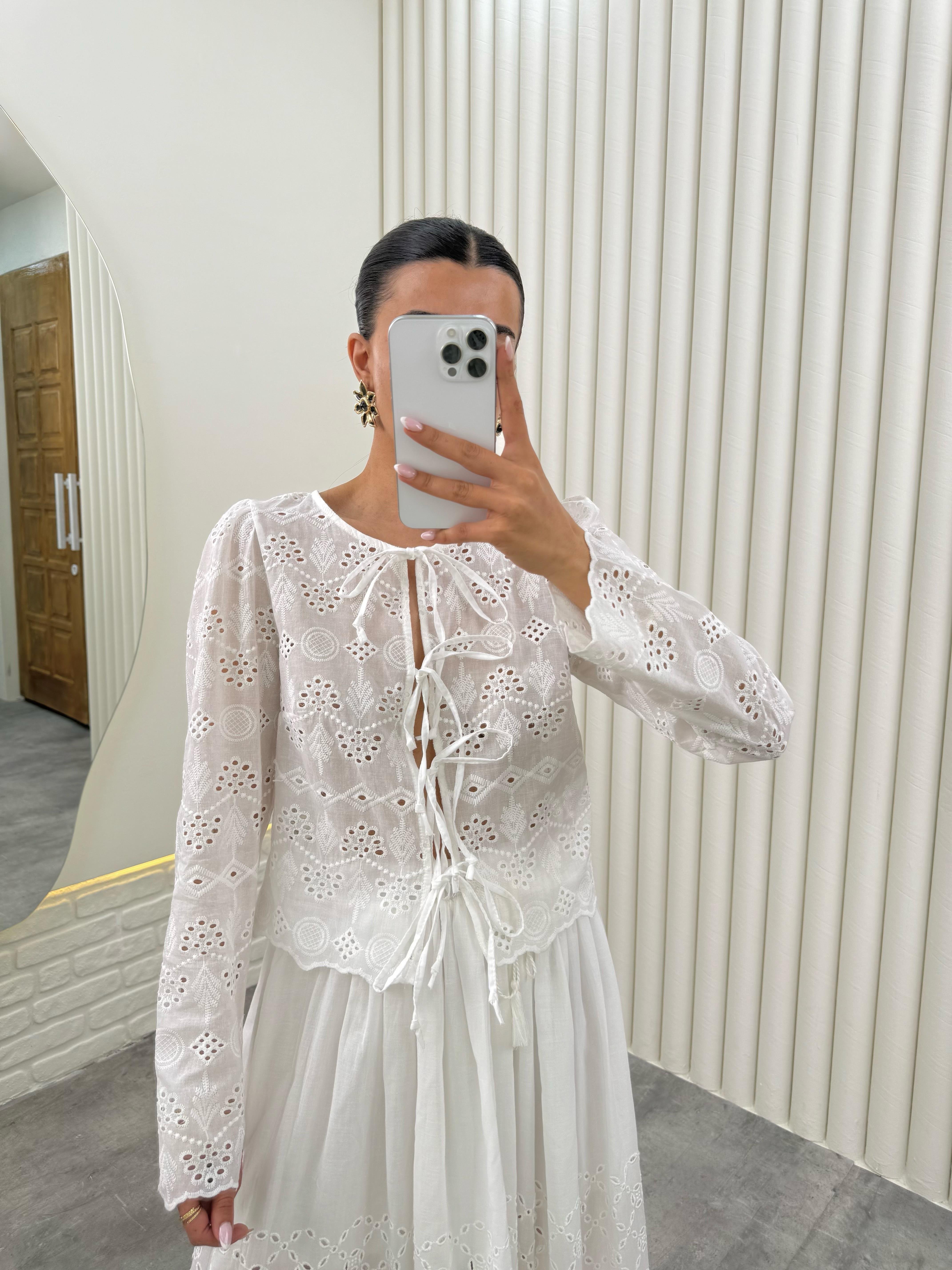 Beyaz Önden Bağlamalı Fistolu Tasarım Gömlek Gaus00283GausGÖMLEKGU1001659