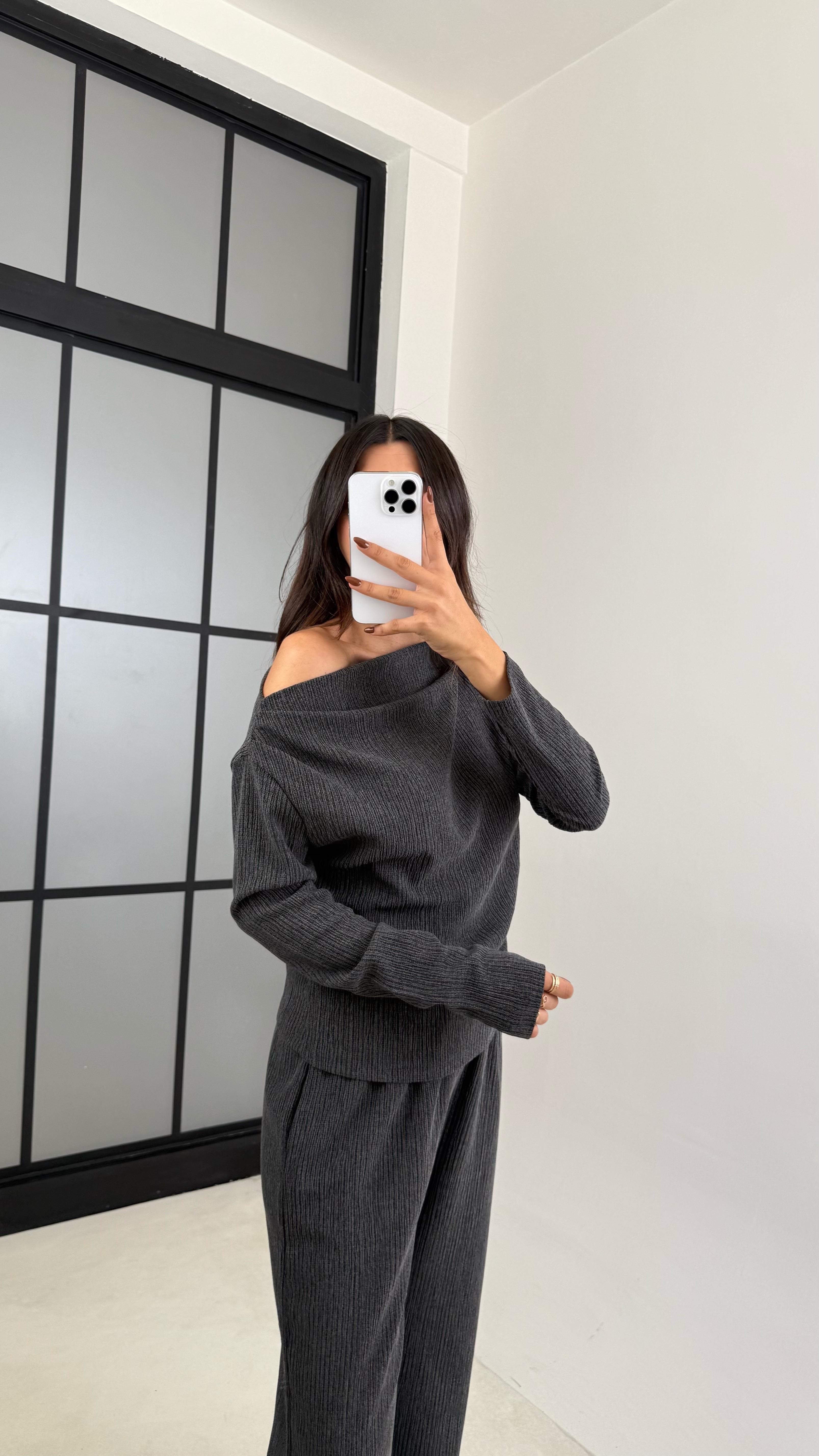 Antrasit Asimetrik Yaka Bluz Beli Lastikli Pantolon İkili Gofre Kumaş Takım GAUS-00170GAUSTAKIMGAUS-00170